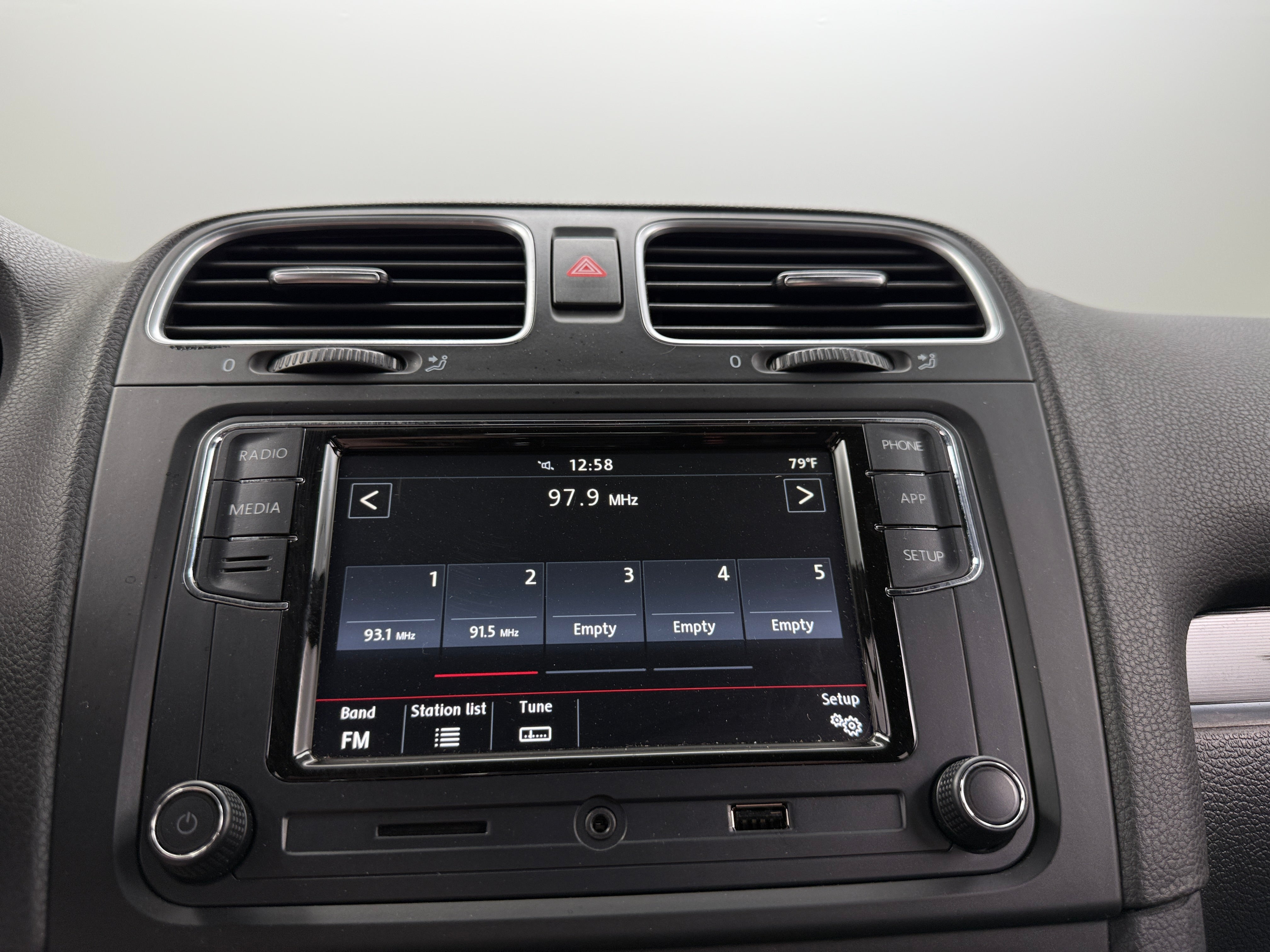 Thumbnail: 2013 Volkswagen Golf - 4