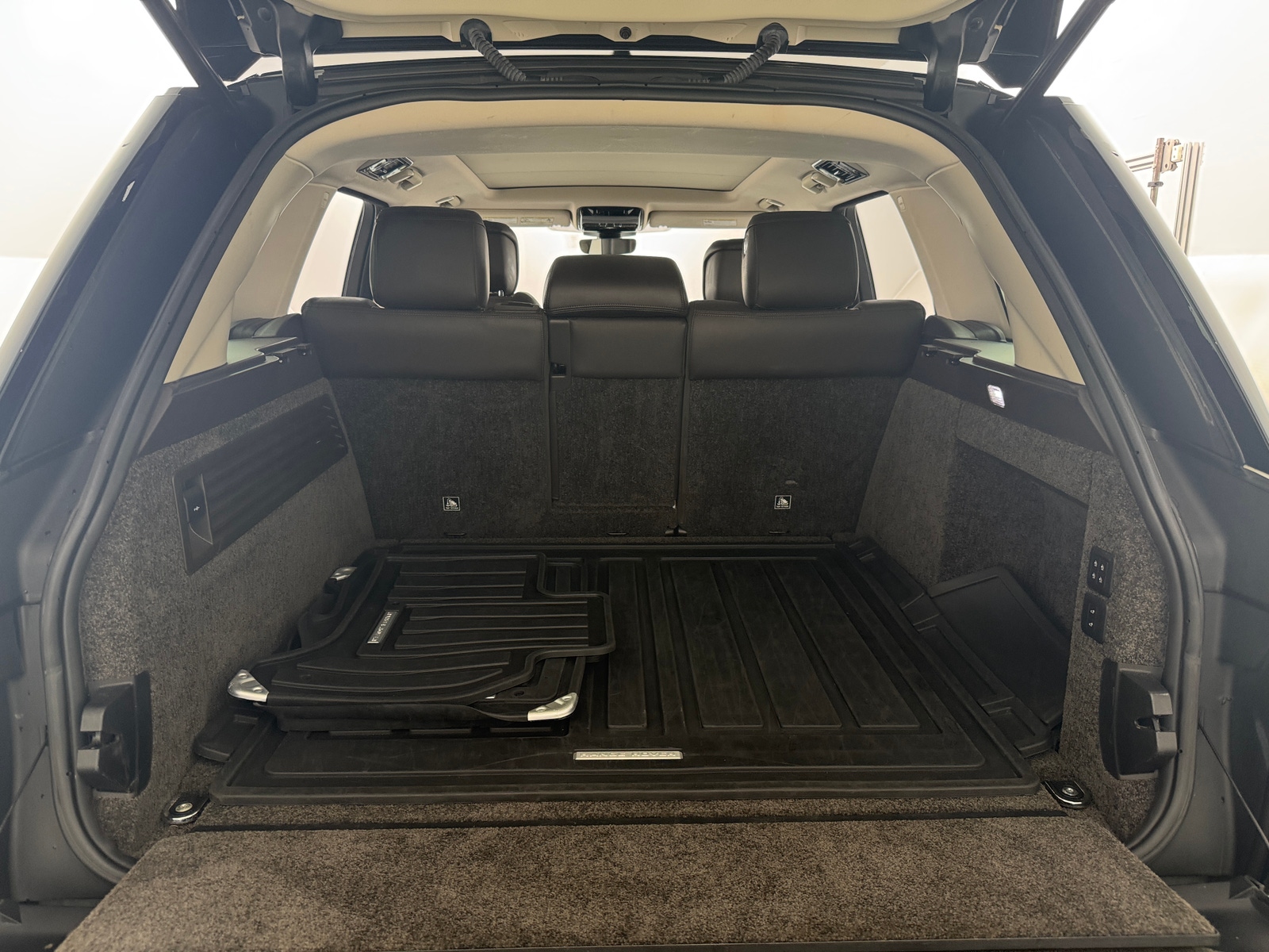 Thumbnail: 2020 Land Rover Range Rover - 6