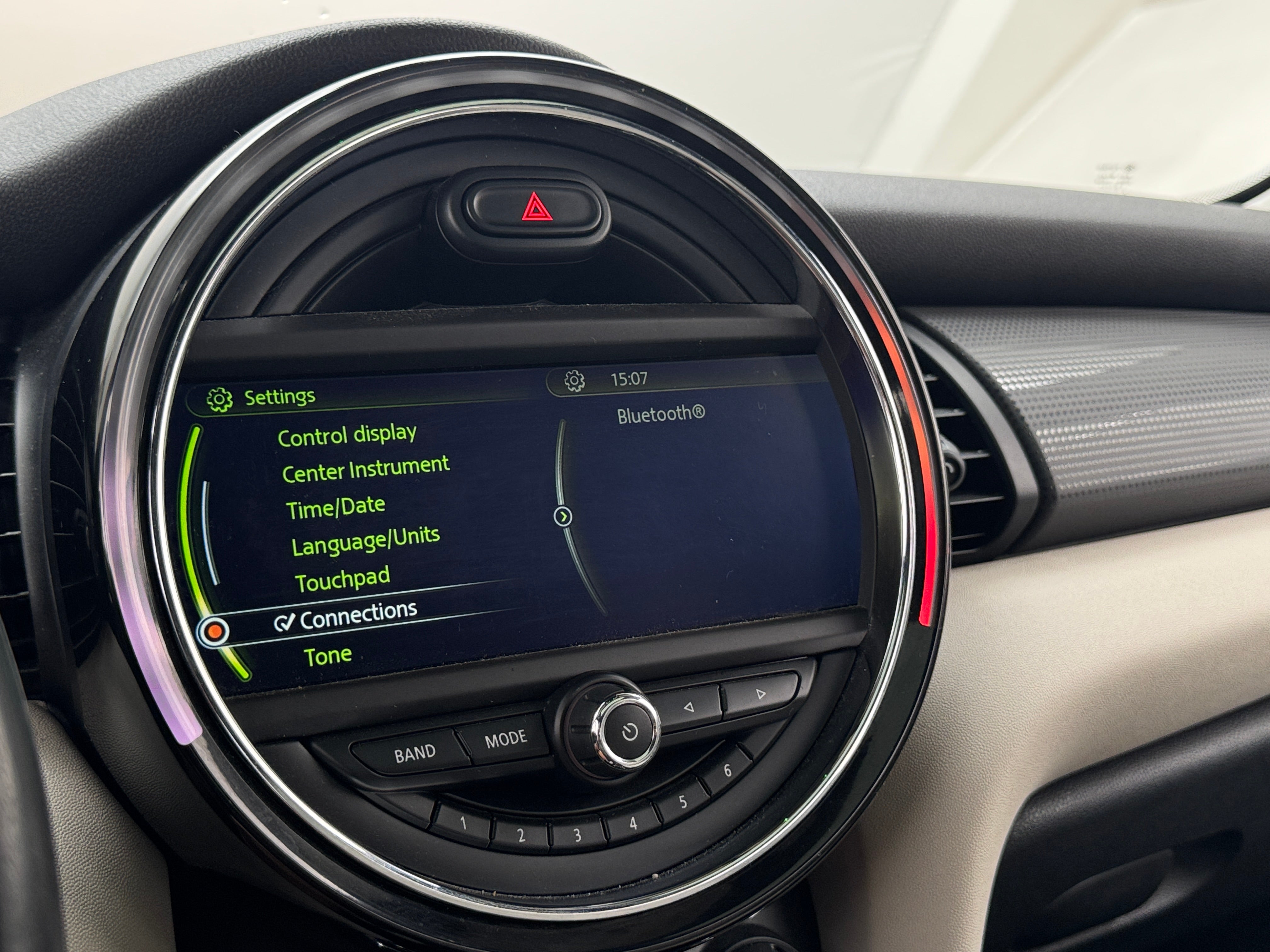 Thumbnail: 2015 MINI Cooper Hardtop - 3