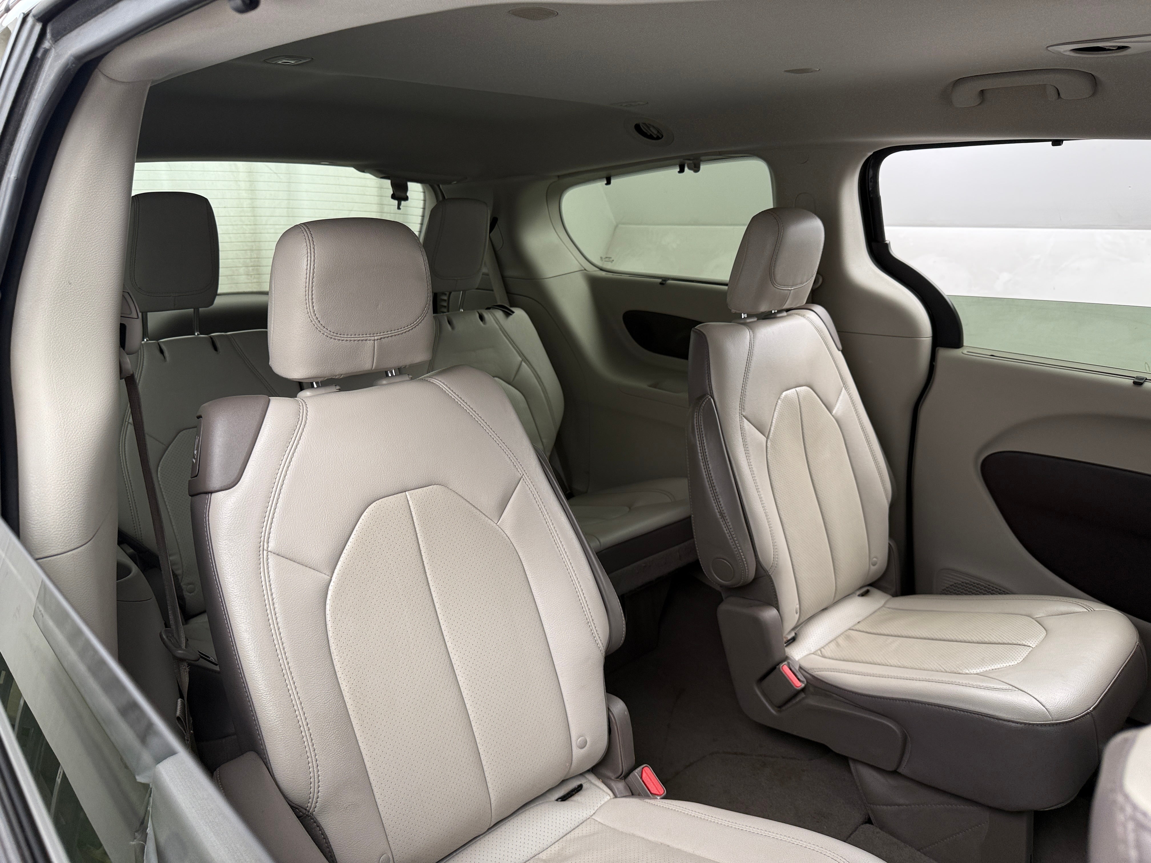 Thumbnail: 2018 Chrysler Pacifica - 5