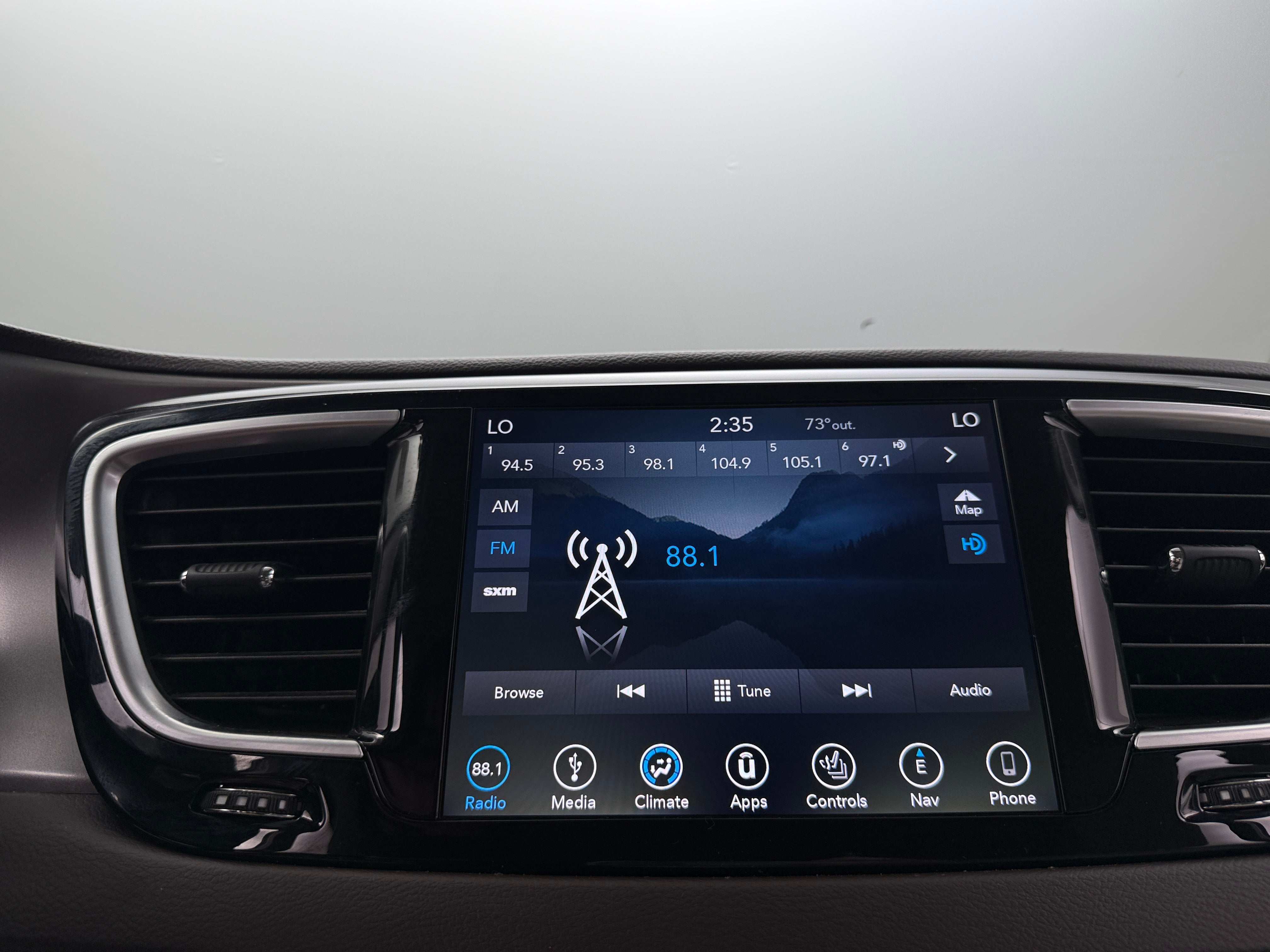 Thumbnail: 2018 Chrysler Pacifica - 3