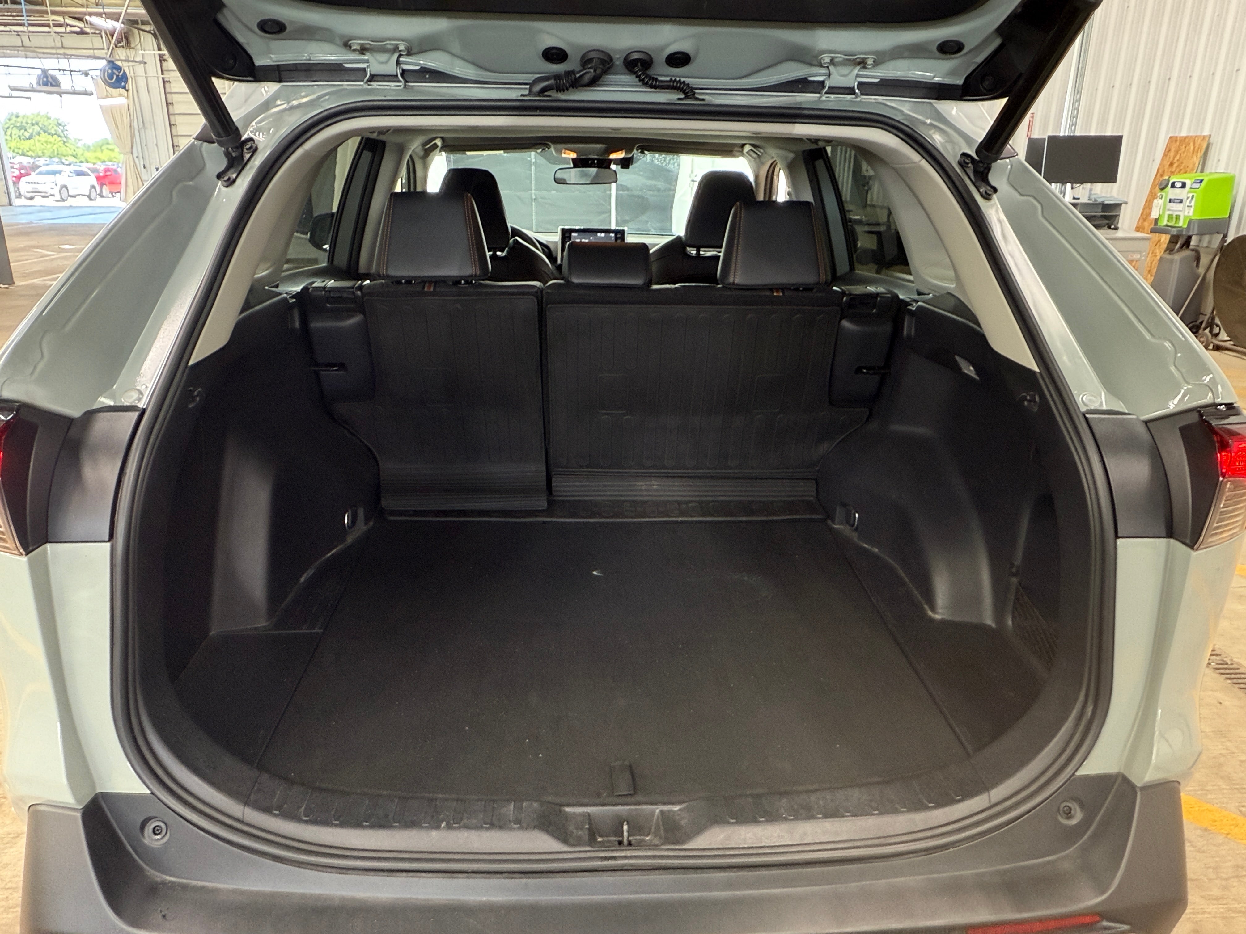 Thumbnail: 2021 Toyota RAV4 - 6