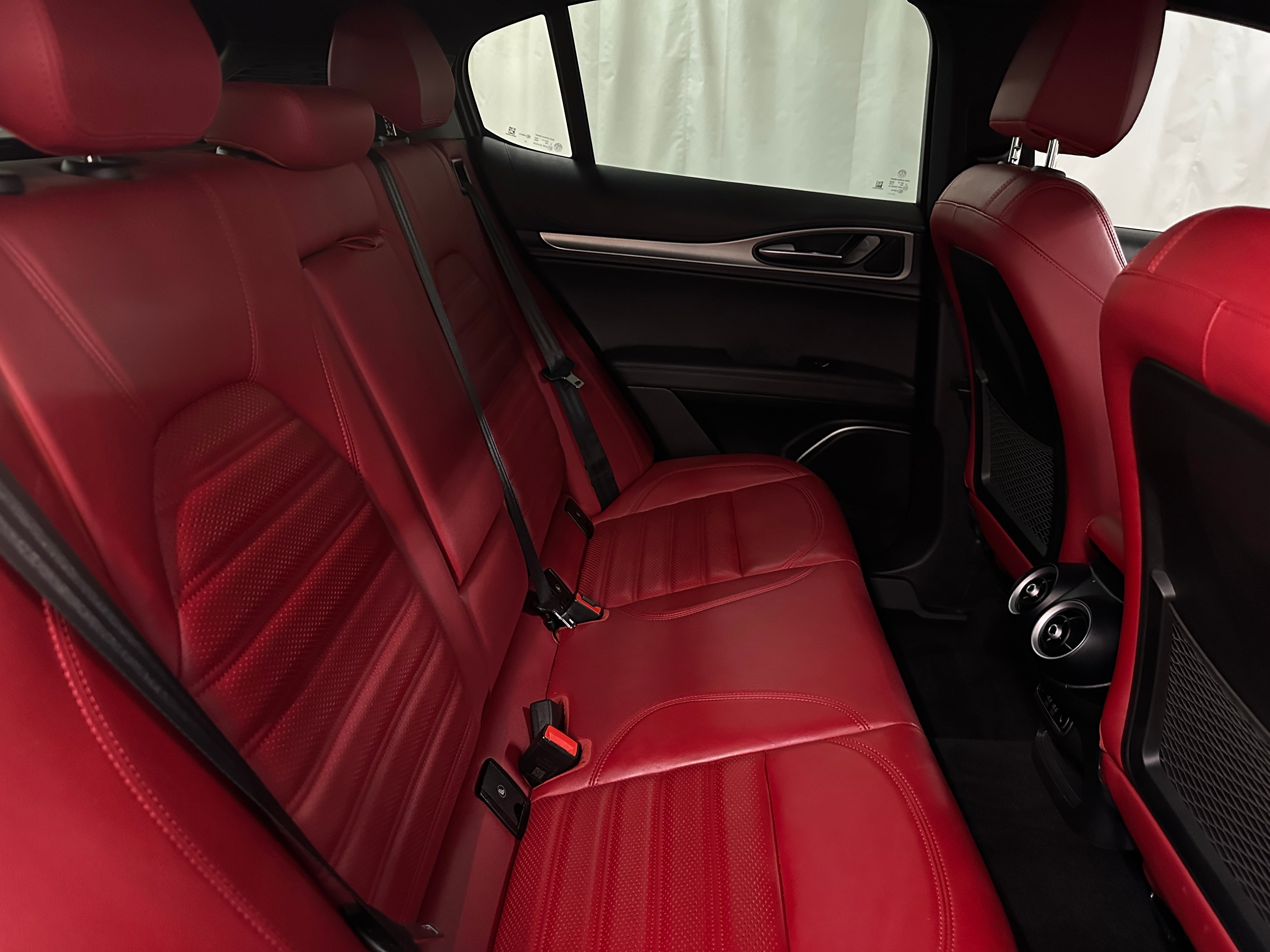 Thumbnail: 2022 Alfa Romeo Stelvio - 5