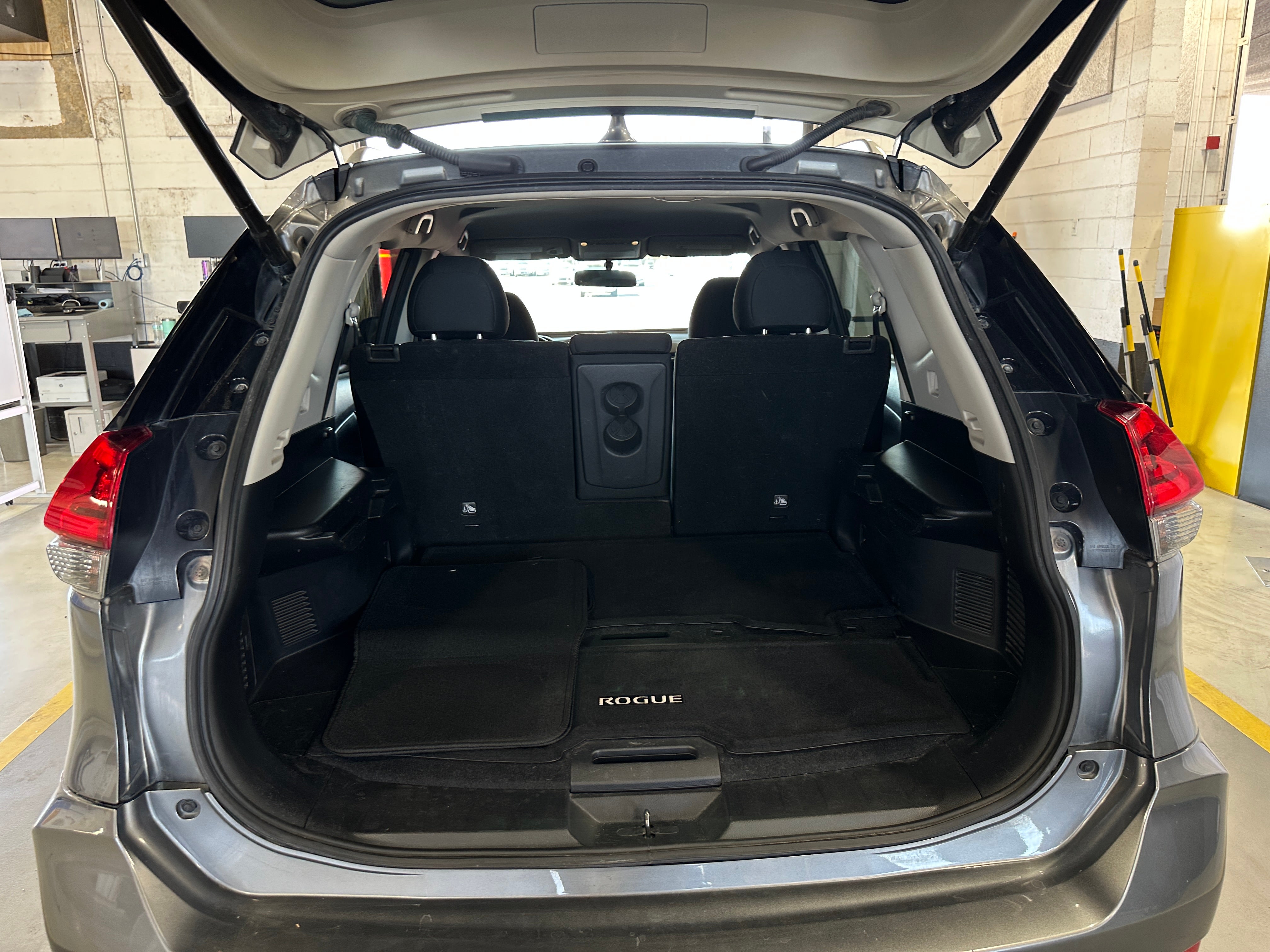 Thumbnail: 2018 Nissan Rogue - 7