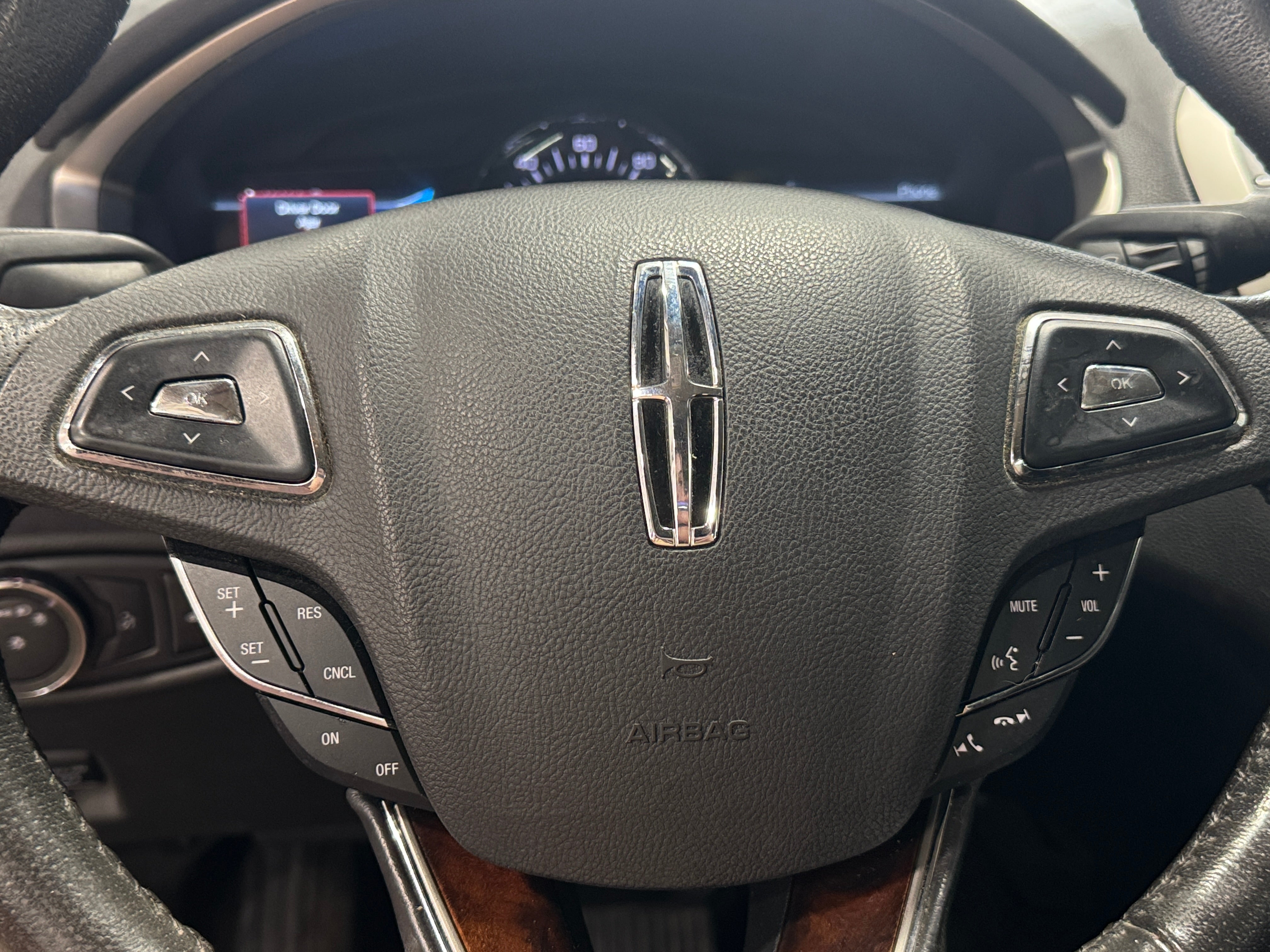 Thumbnail: 2014 Lincoln MKZ - 4