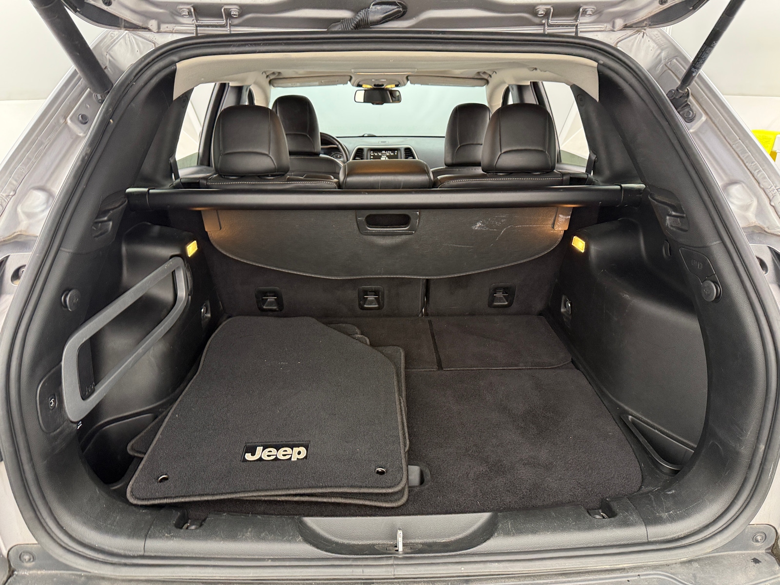 Thumbnail: 2018 Jeep Cherokee - 6