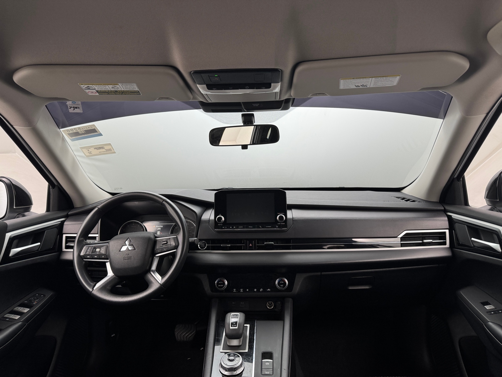 Thumbnail: 2024 Mitsubishi Outlander - 3