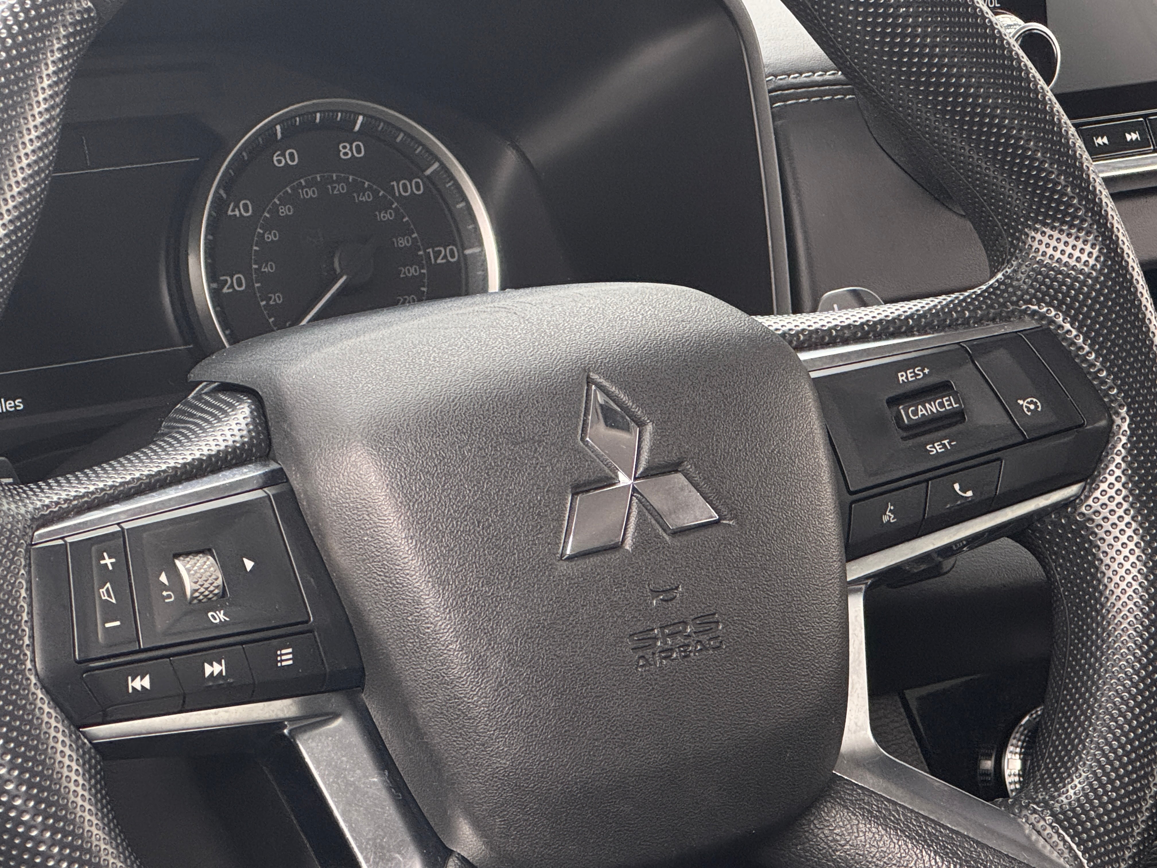 Thumbnail: 2024 Mitsubishi Outlander - 5