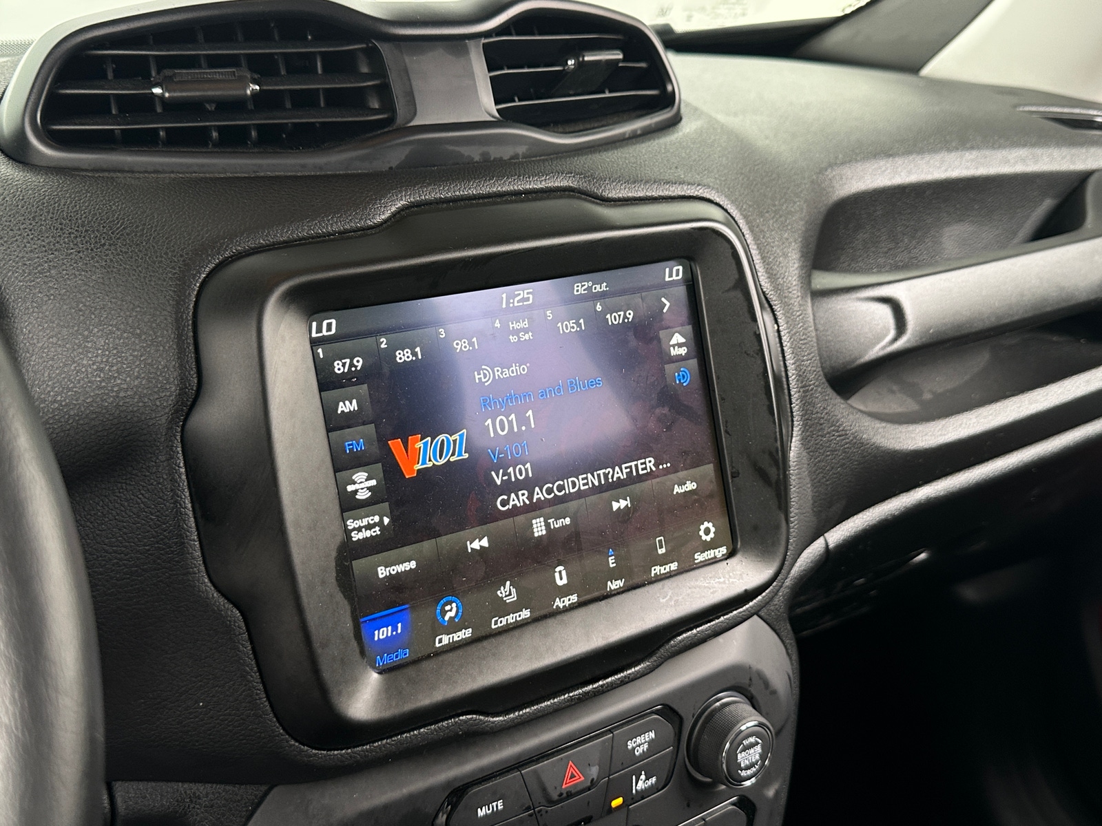 Thumbnail: 2023 Jeep Renegade - 3