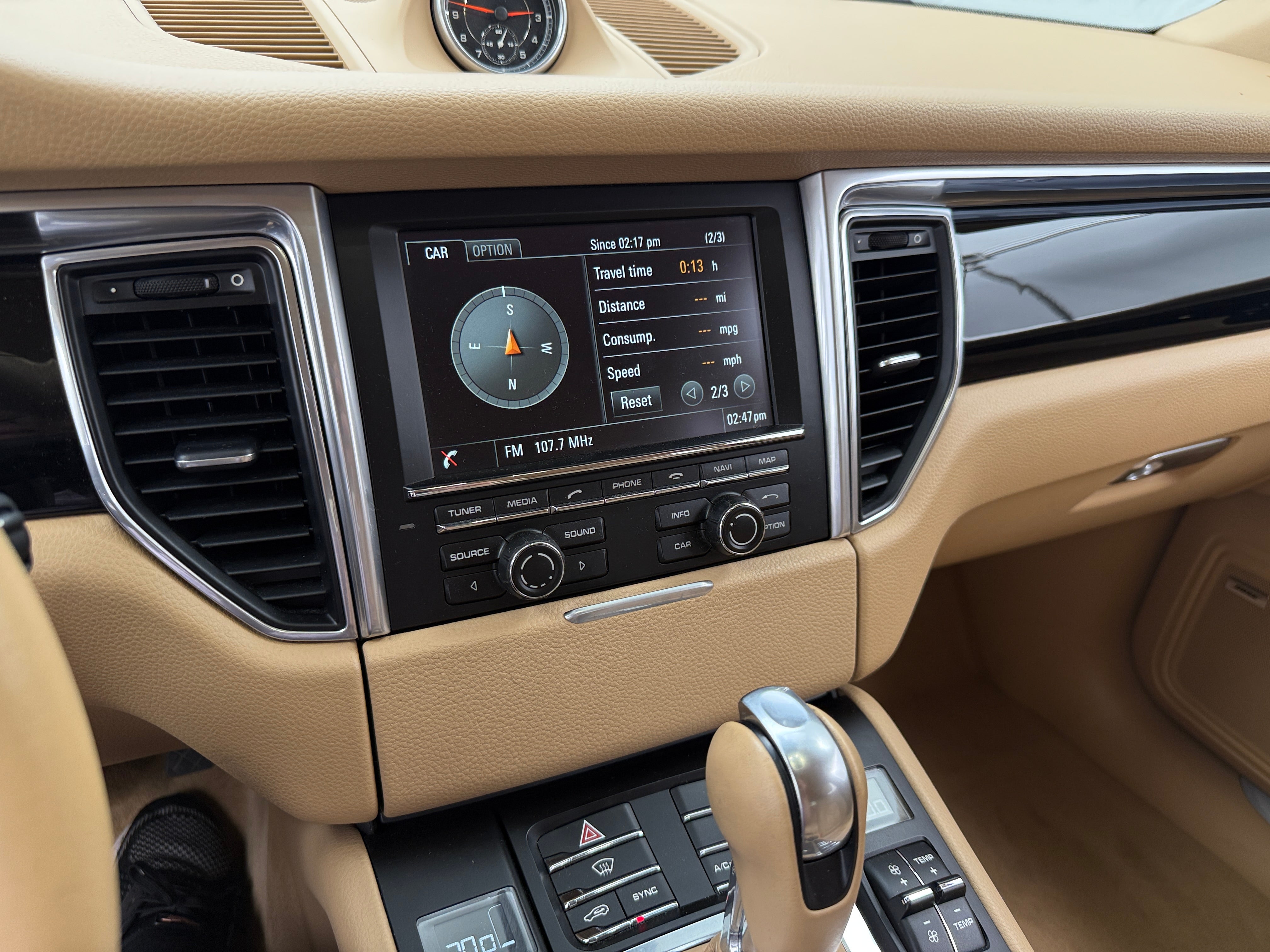 Thumbnail: 2015 Porsche Macan - 3