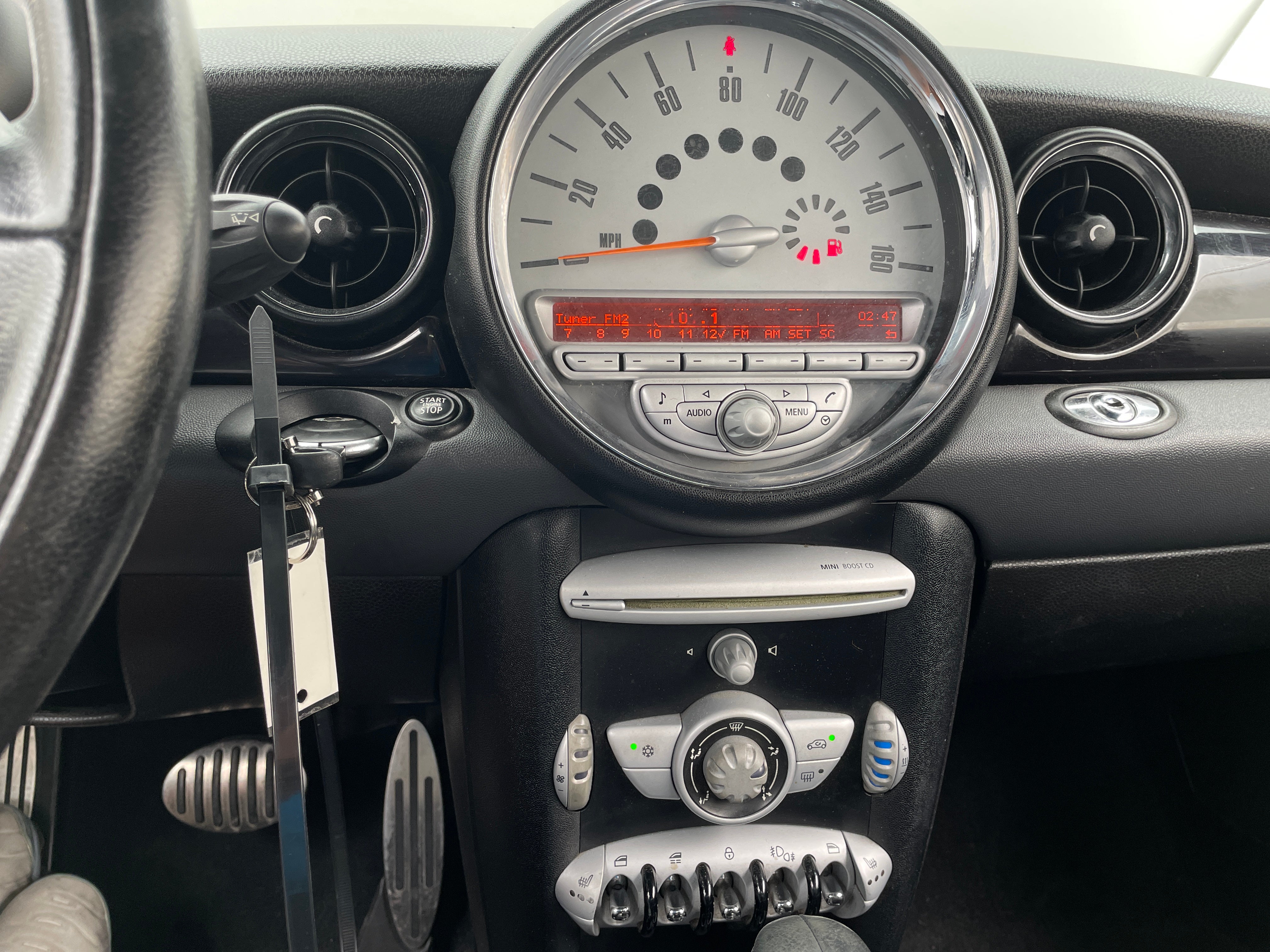 Thumbnail: 2010 MINI Cooper Convertible - 3