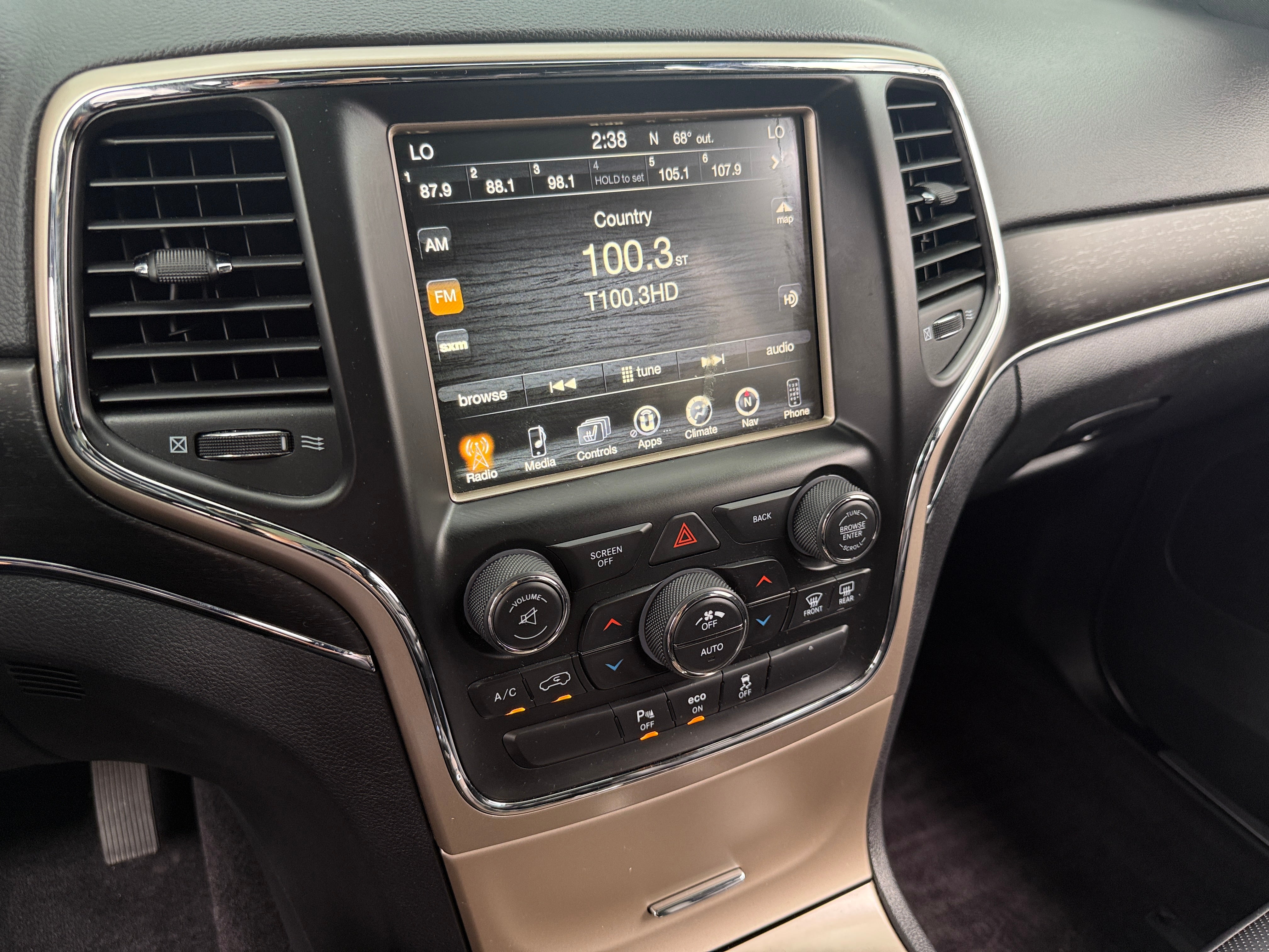 Thumbnail: 2015 Jeep Grand Cherokee - 3