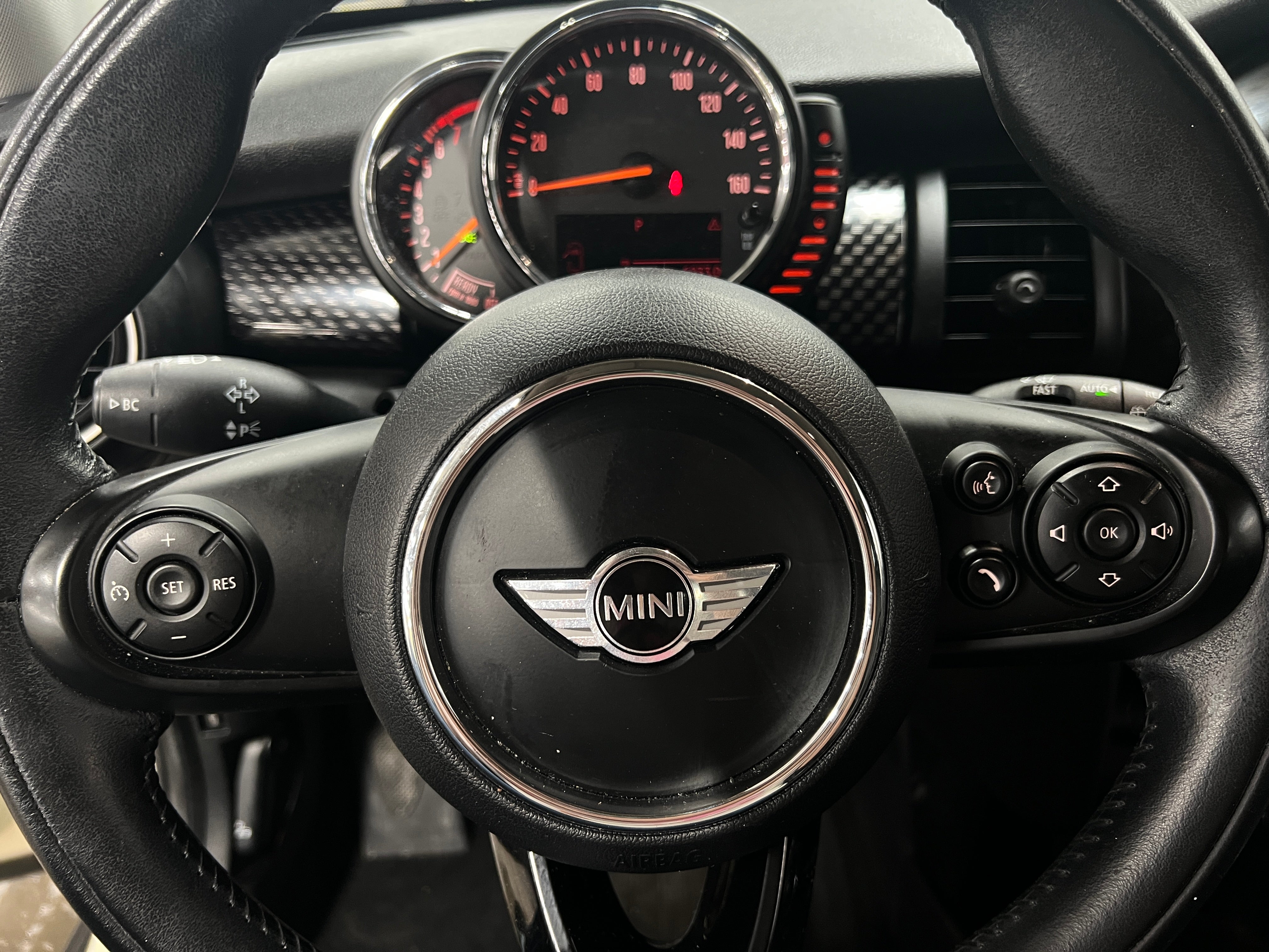 Thumbnail: 2015 MINI Cooper Hardtop - 4