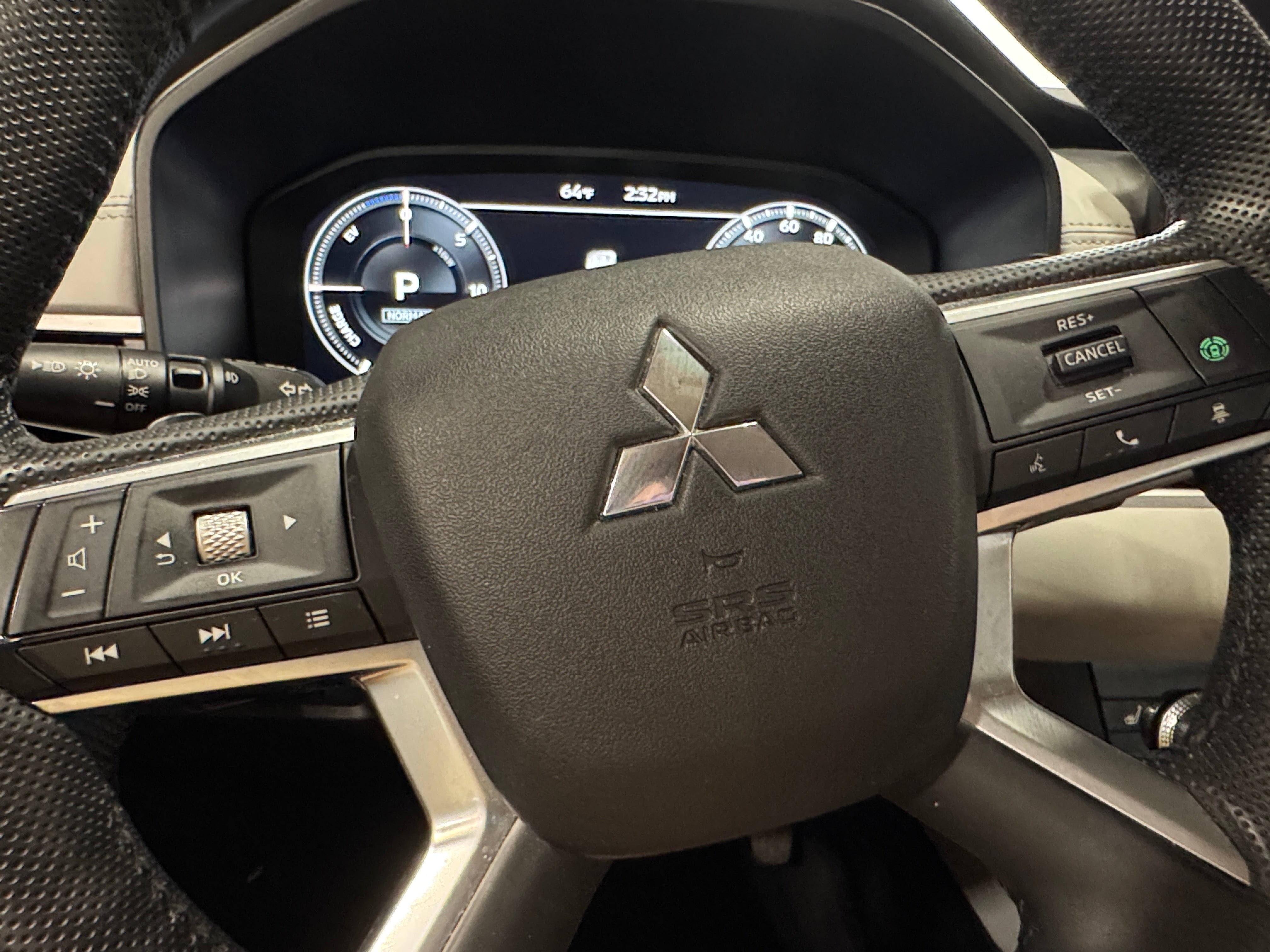 Thumbnail: 2023 Mitsubishi Outlander - 4