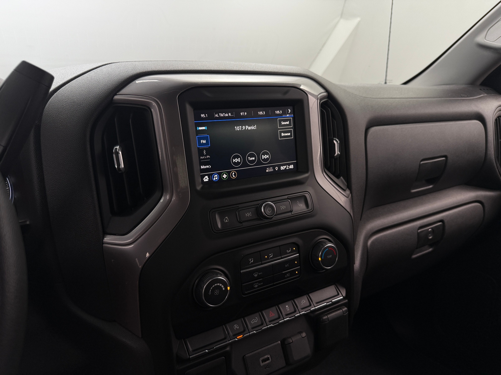 Thumbnail: 2020 Chevrolet Silverado 1500 - 4