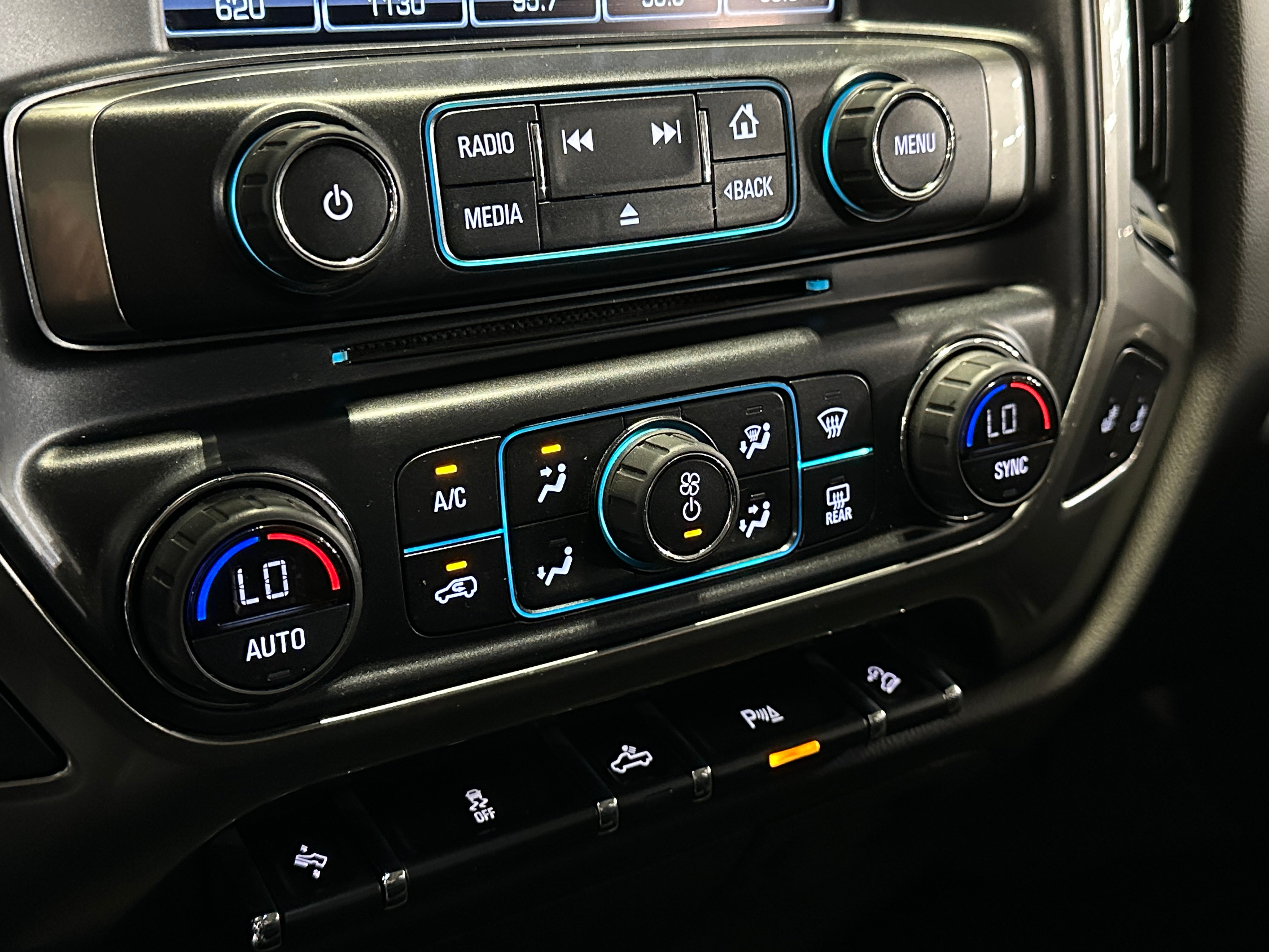 Thumbnail: 2018 Chevrolet Silverado 1500 - 4