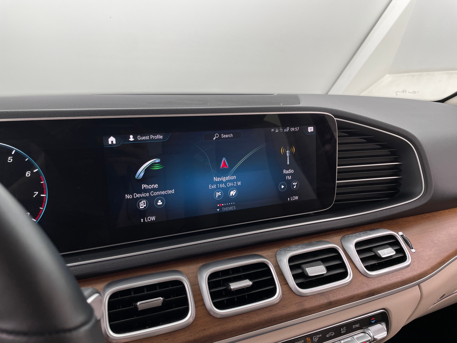 Thumbnail: 2022 Mercedes-Benz GLE - 3
