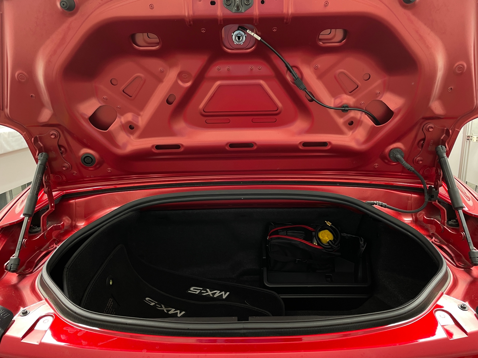 Thumbnail: 2017 Mazda MX-5 Miata - 6
