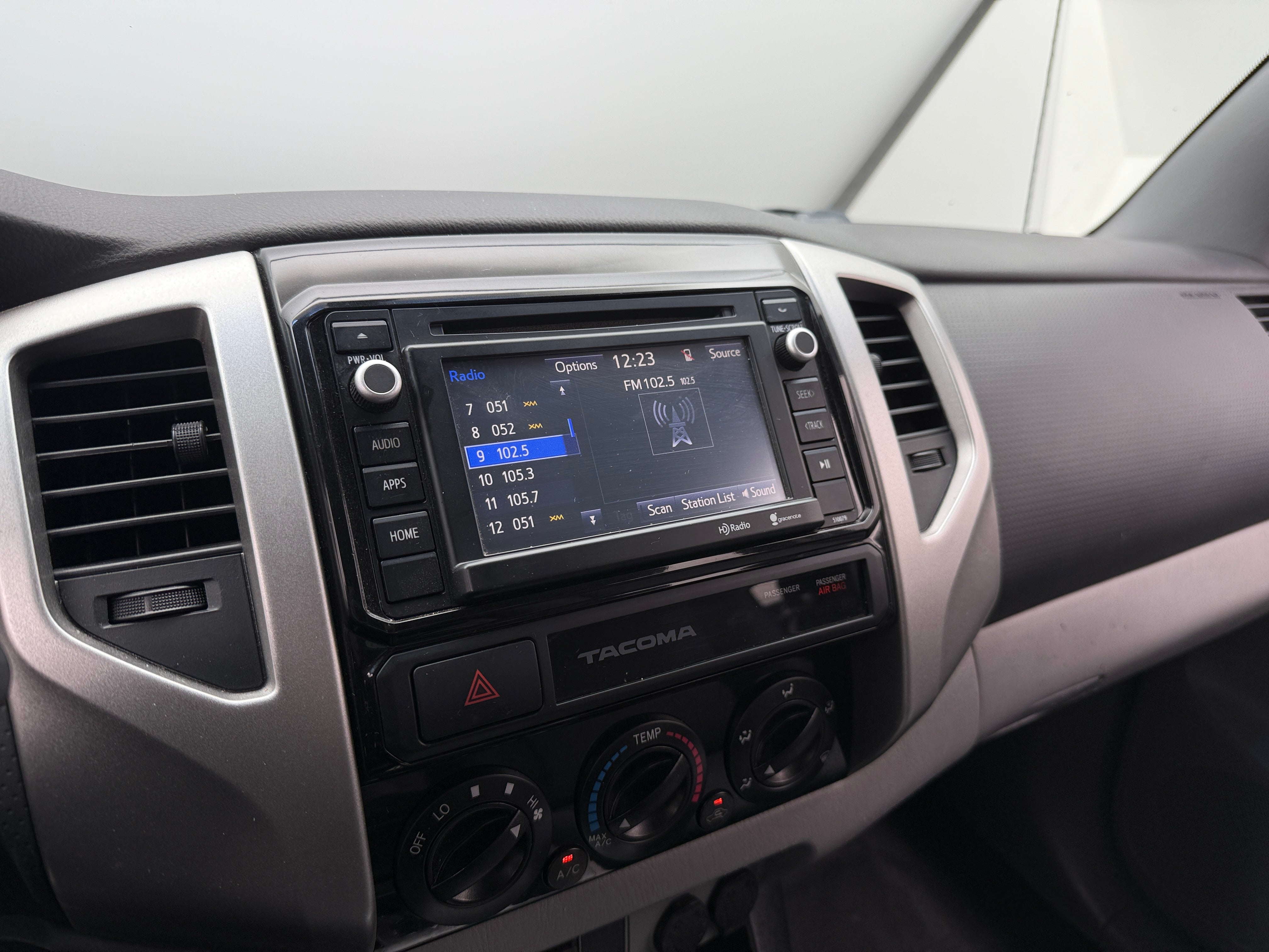 Thumbnail: 2015 Toyota Tacoma - 4