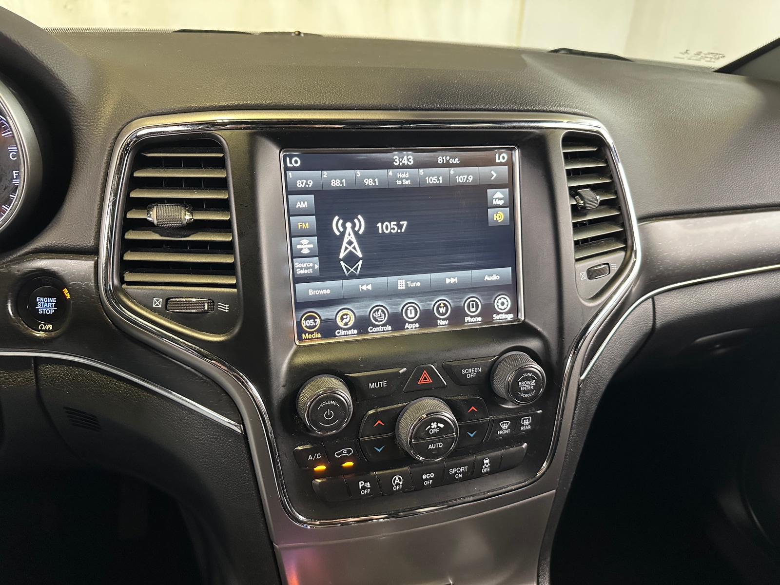 Thumbnail: 2018 Jeep Grand Cherokee - 3