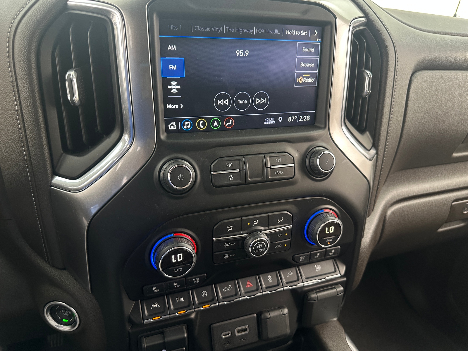 Thumbnail: 2019 Chevrolet Silverado 1500 - 3