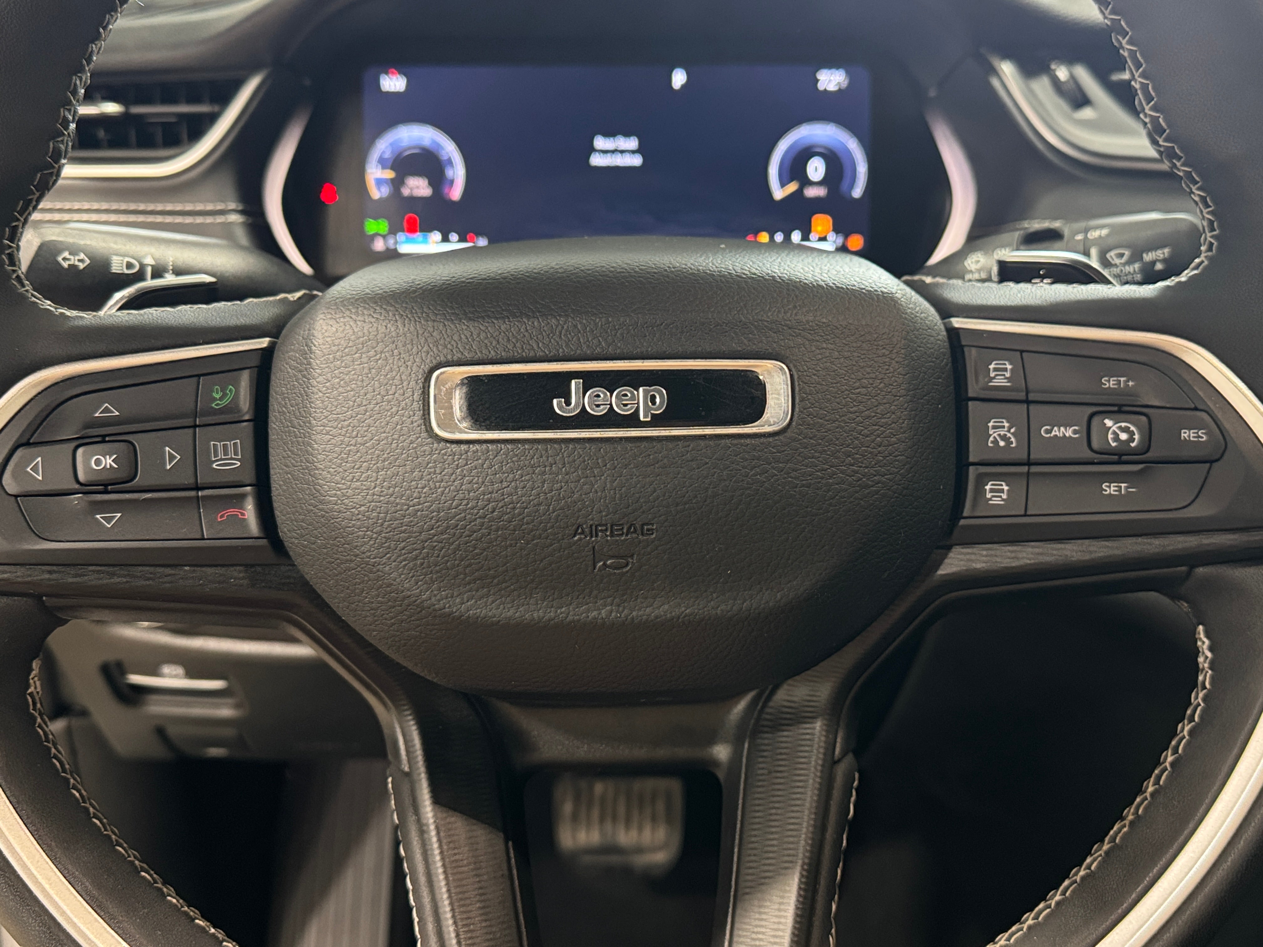 Thumbnail: 2023 Jeep Grand Cherokee - 4