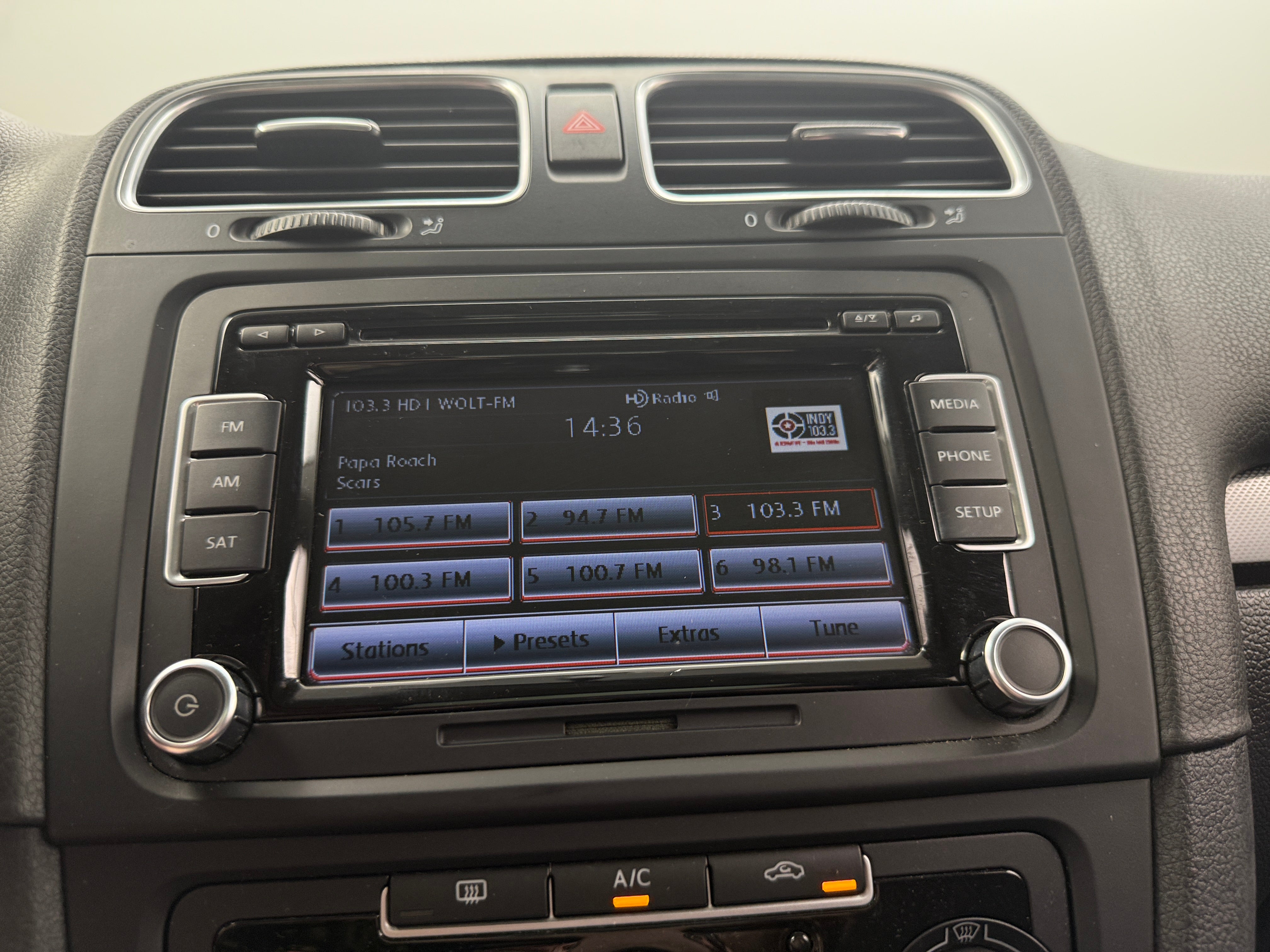 Thumbnail: 2014 Volkswagen Jetta - 3