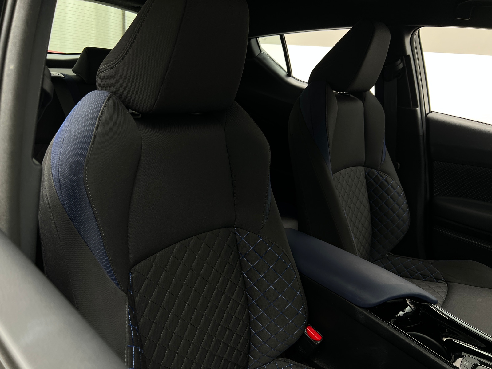 Thumbnail: 2022 Toyota C-HR - 2