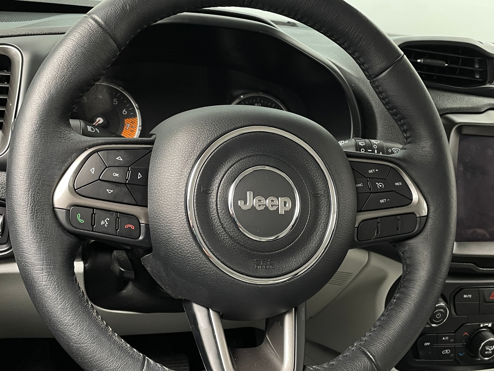 Thumbnail: 2022 Jeep Renegade - 4
