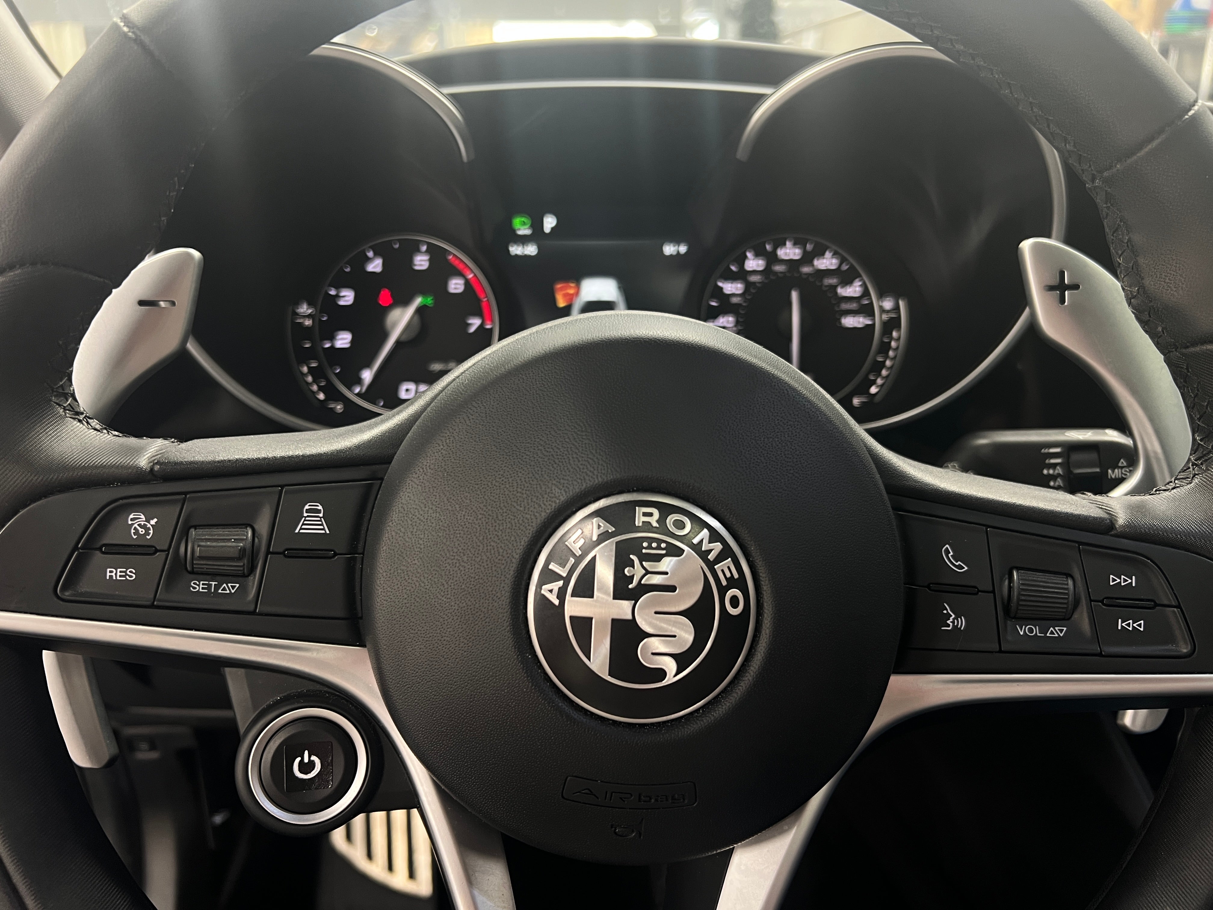 Thumbnail: 2018 Alfa Romeo Giulia - 4
