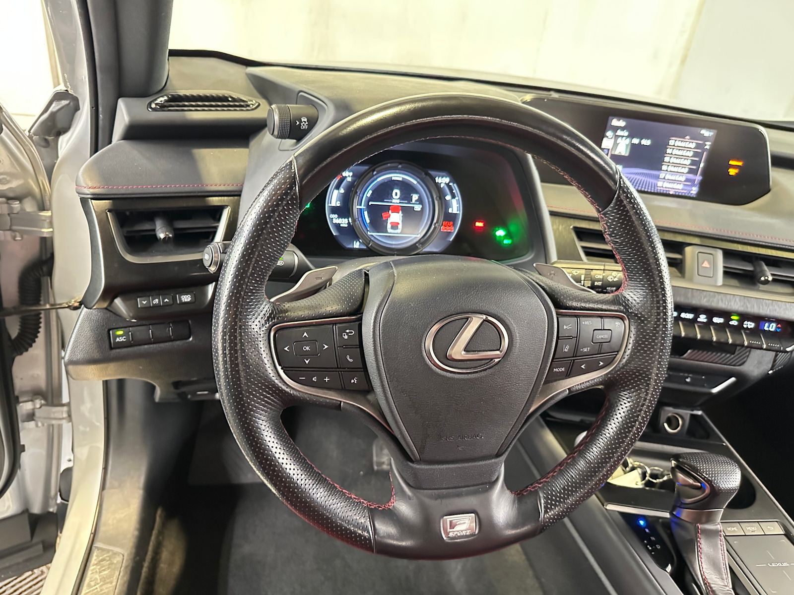 Thumbnail: 2020 Lexus UX - 4