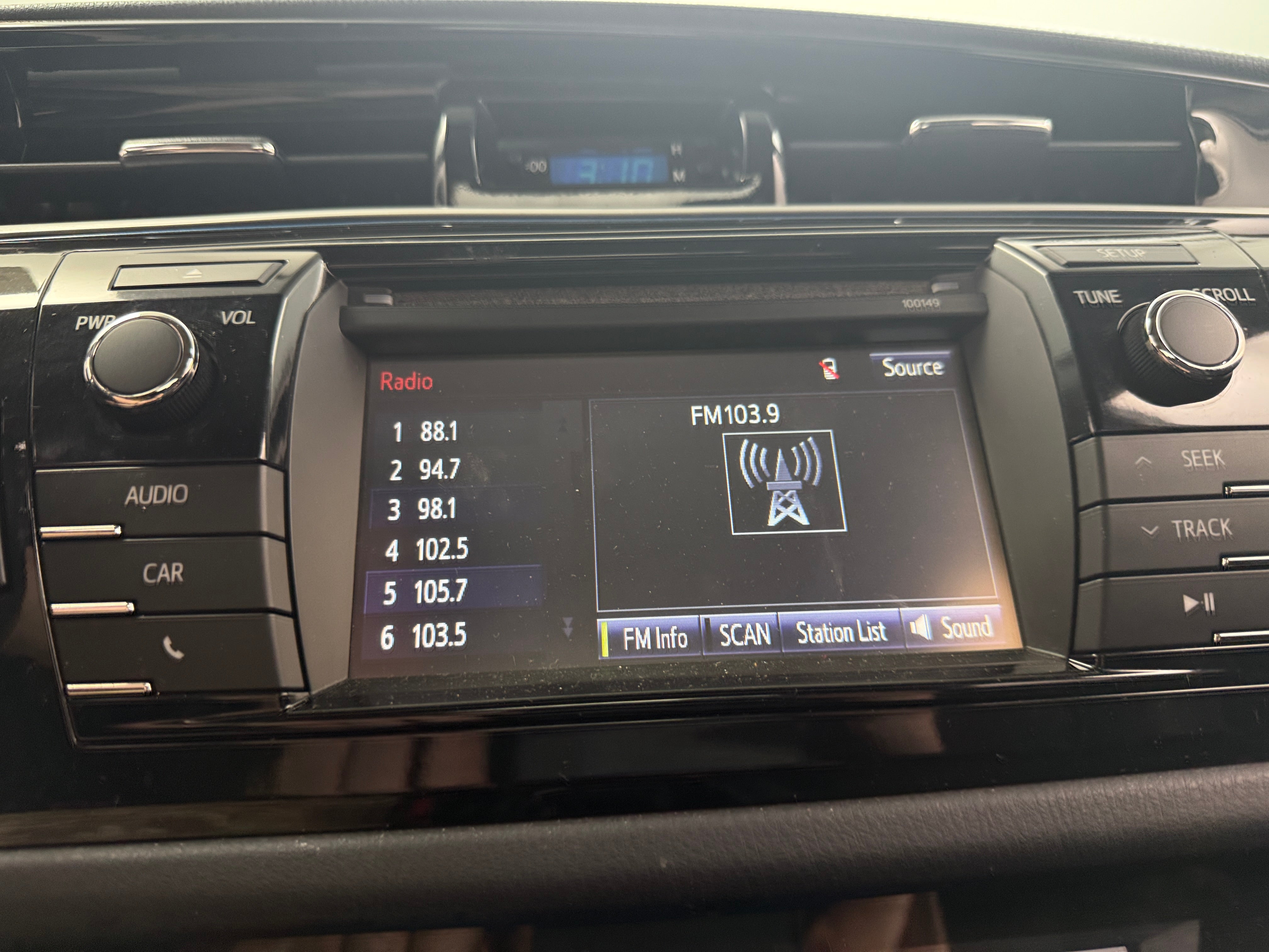 Thumbnail: 2015 Toyota Corolla - 4