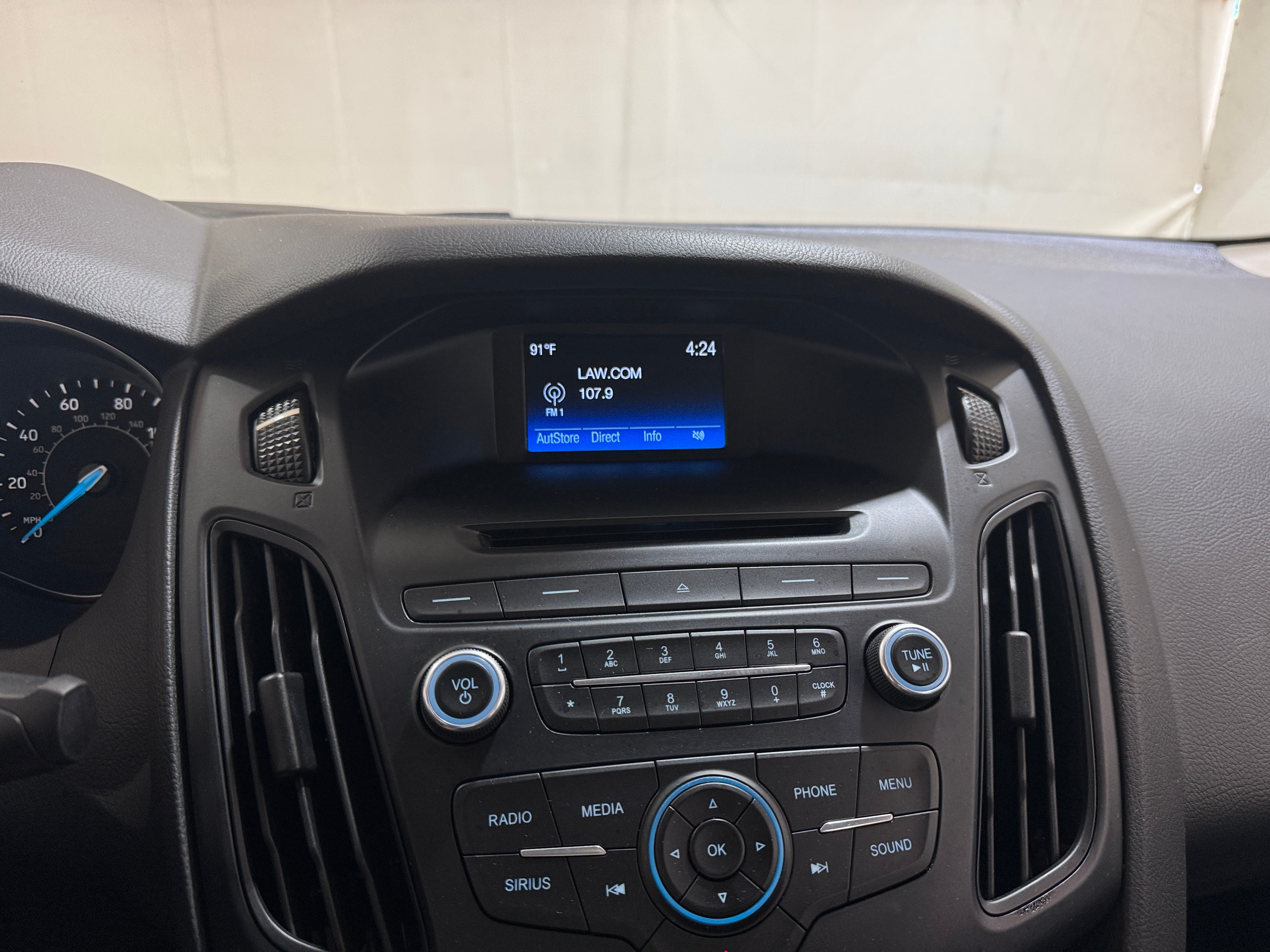 Thumbnail: 2016 Ford Focus - 4