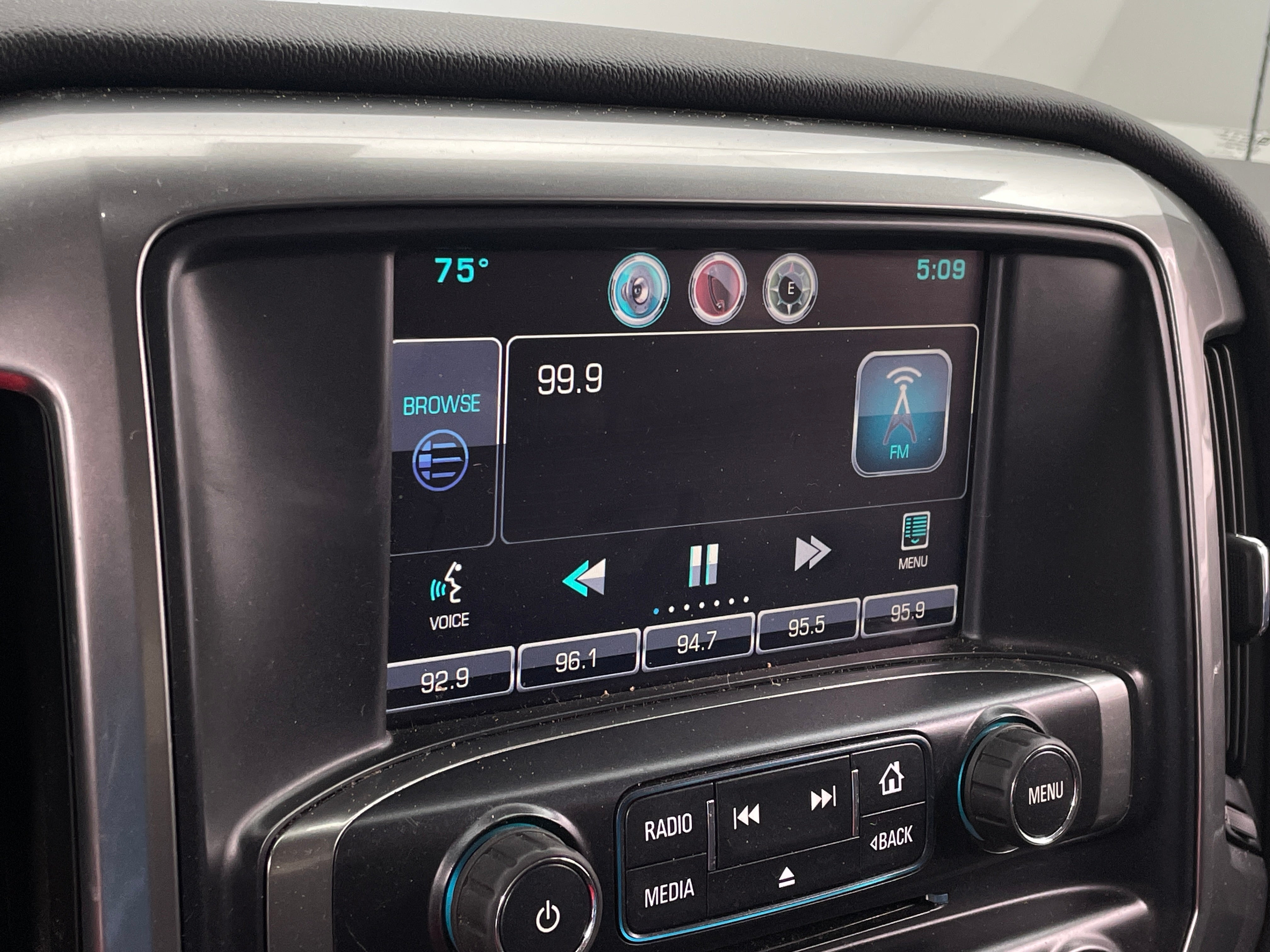 Thumbnail: 2015 Chevrolet Silverado 1500 - 4