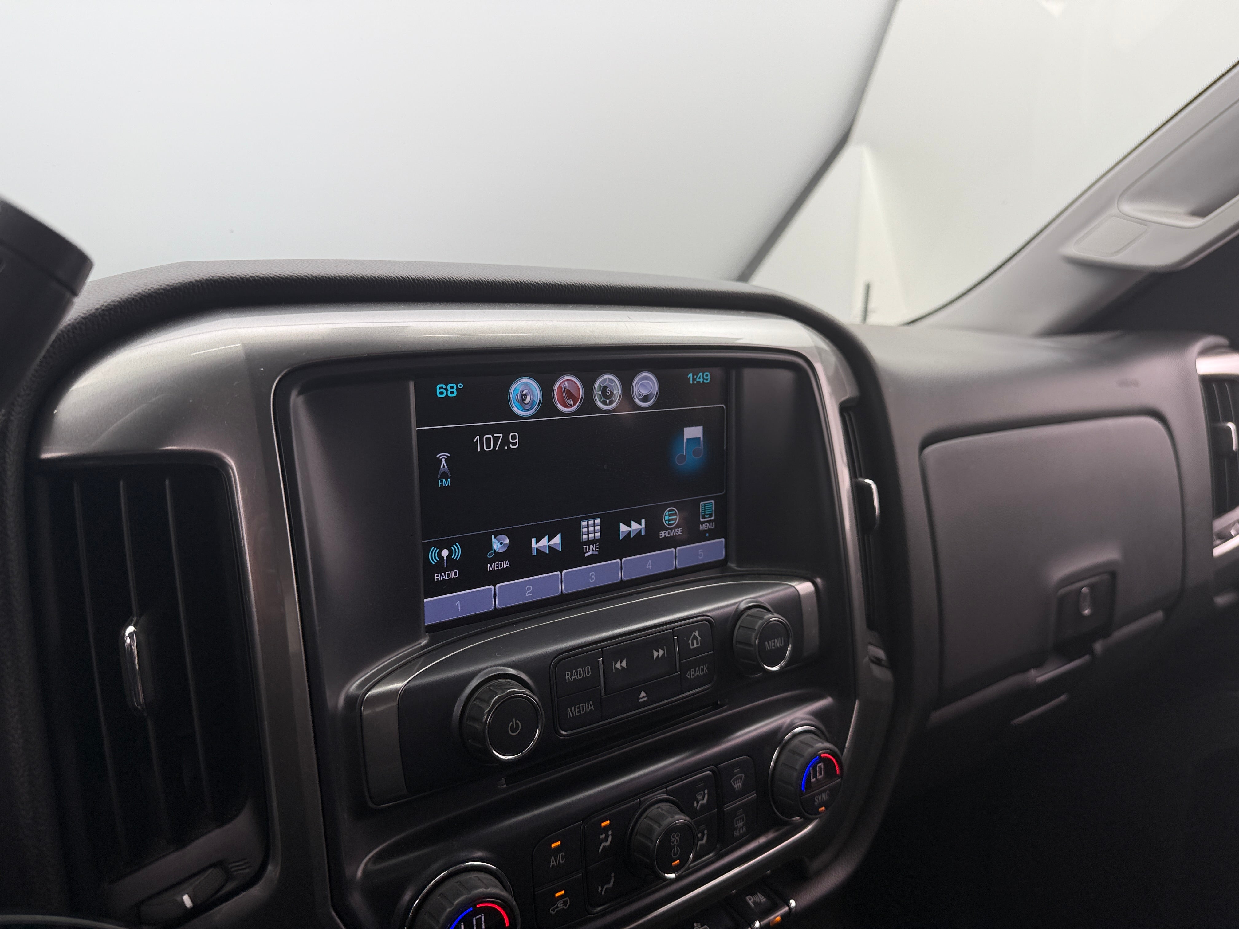 Thumbnail: 2017 Chevrolet Silverado 1500 - 4