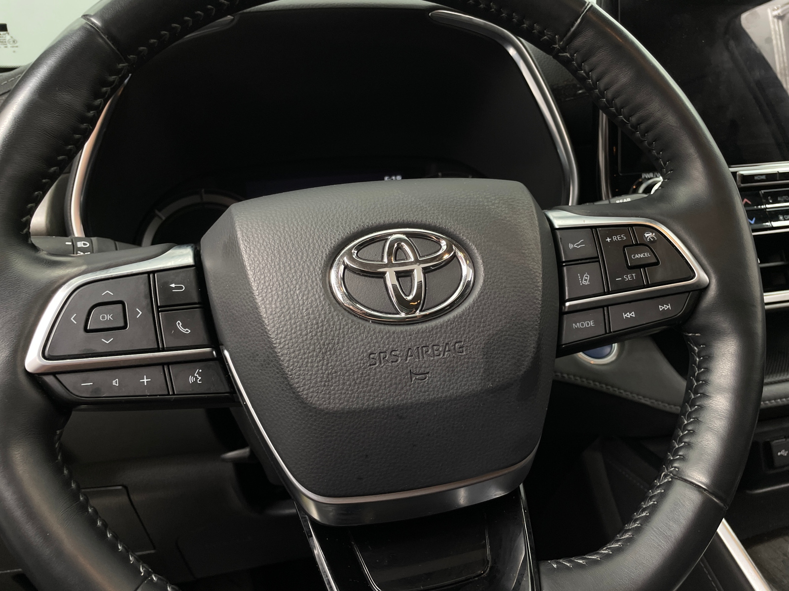 Thumbnail: 2021 Toyota Highlander - 4