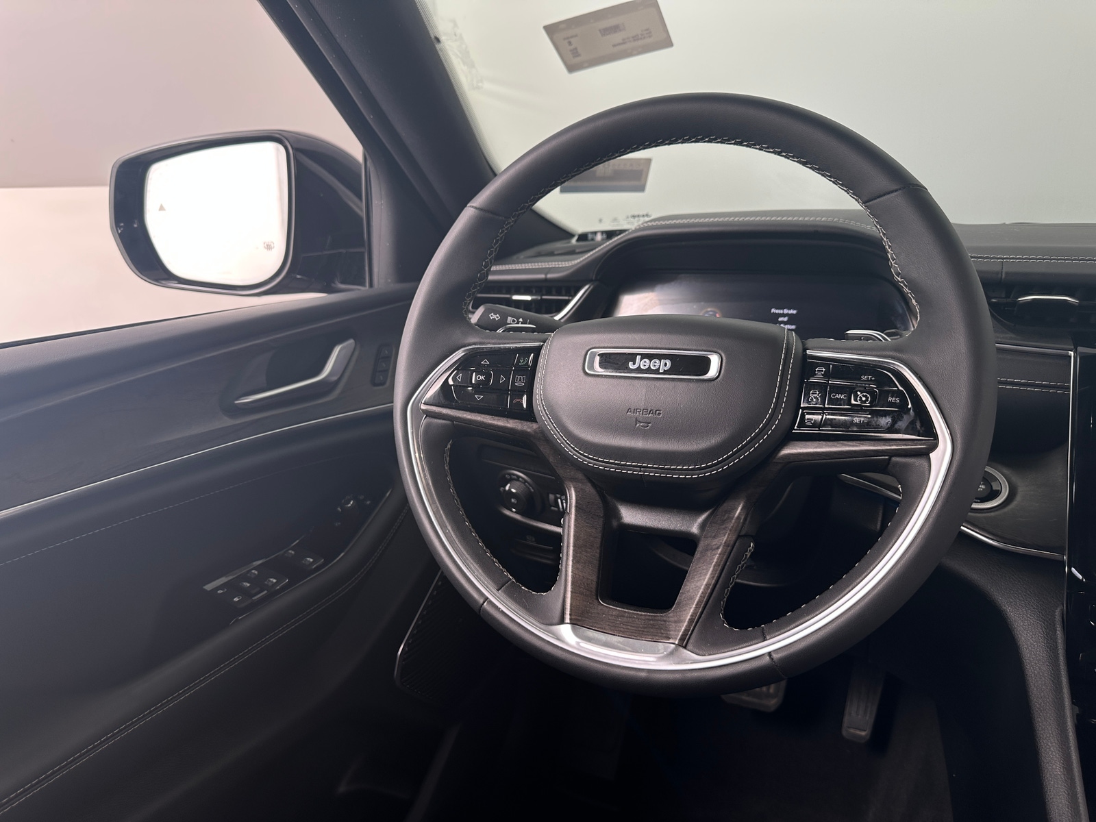 Thumbnail: 2023 Jeep Grand Cherokee - 4