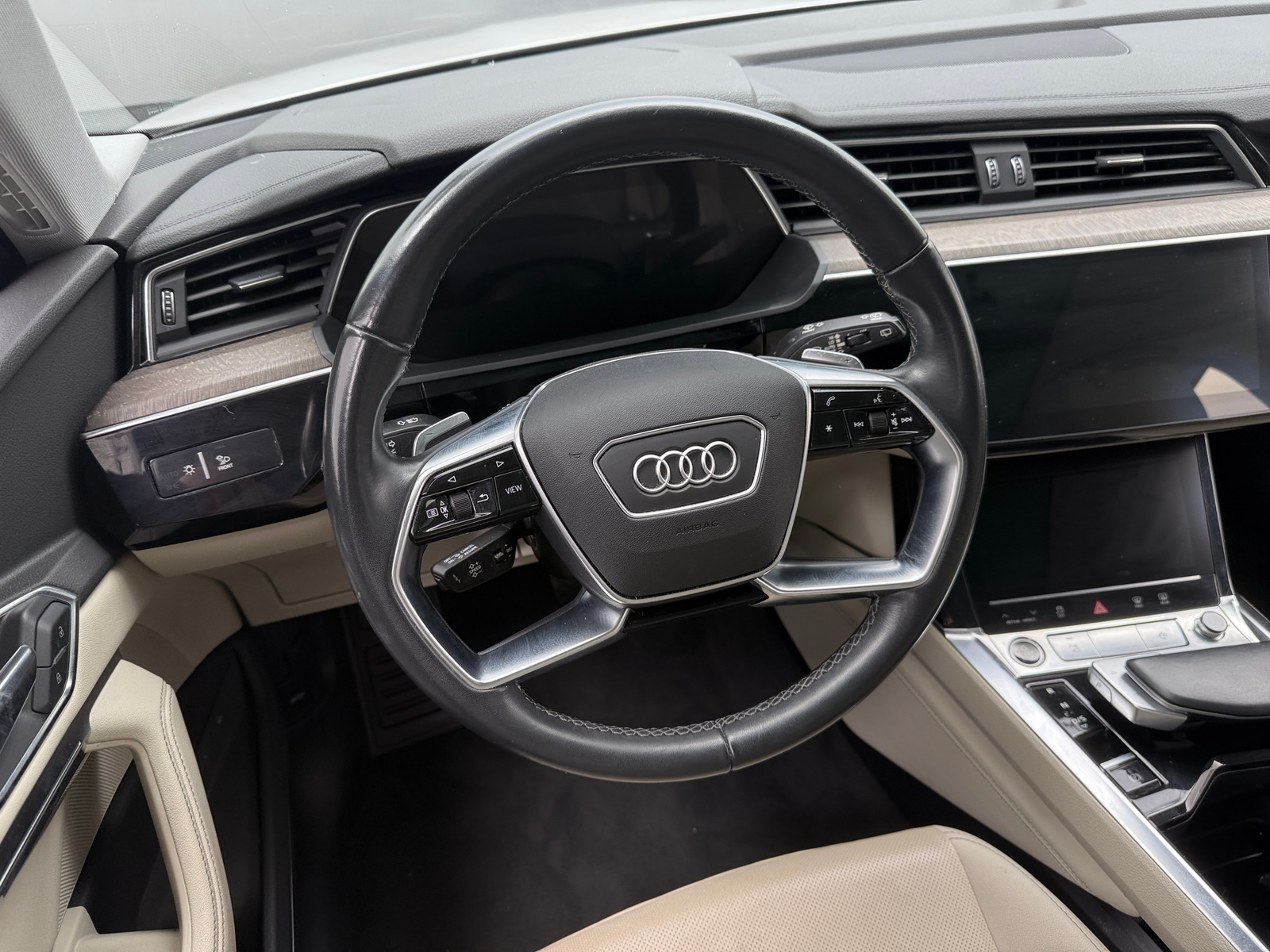 Thumbnail: 2022 Audi e-tron - 4