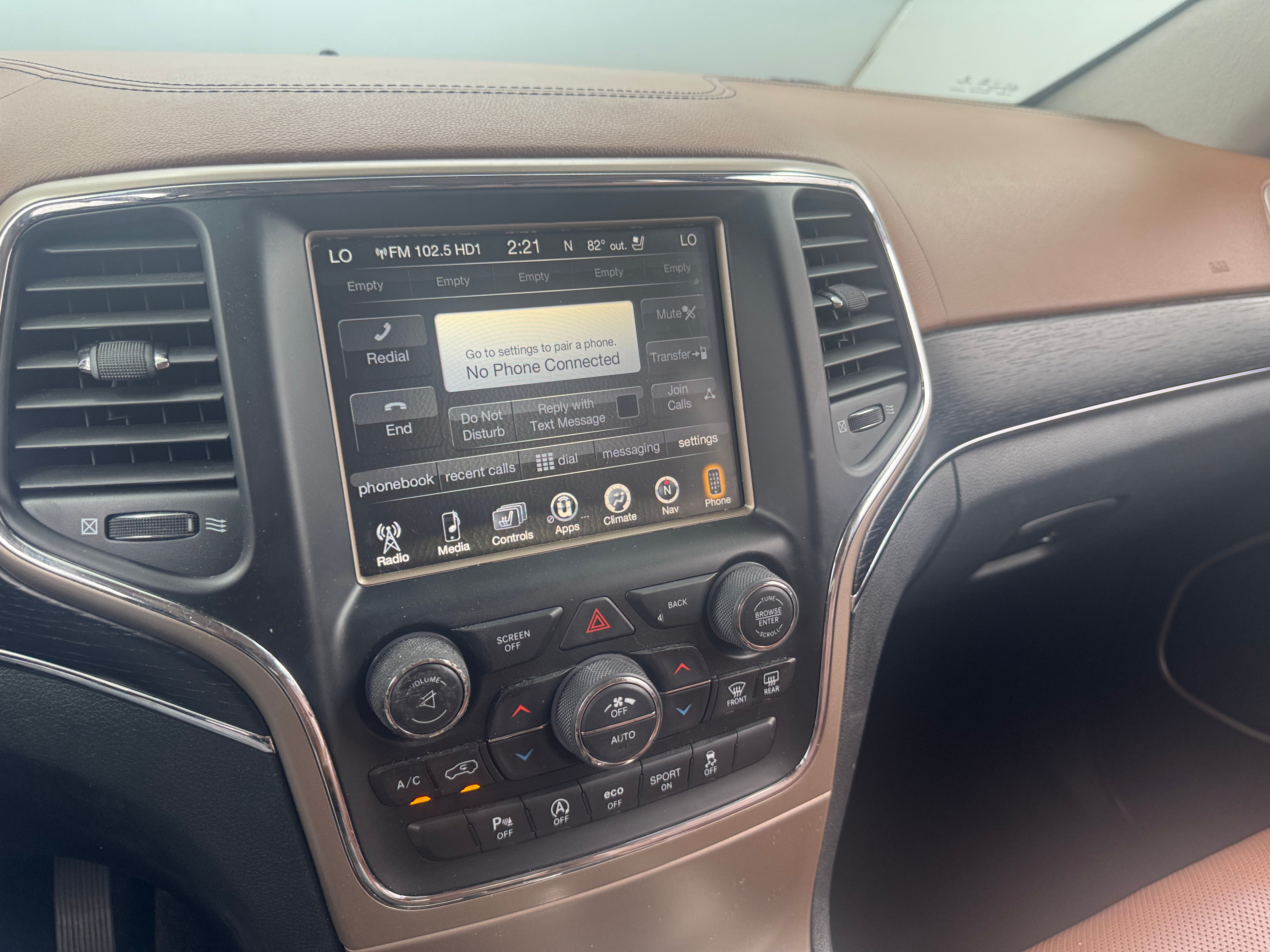 Thumbnail: 2016 Jeep Grand Cherokee - 3