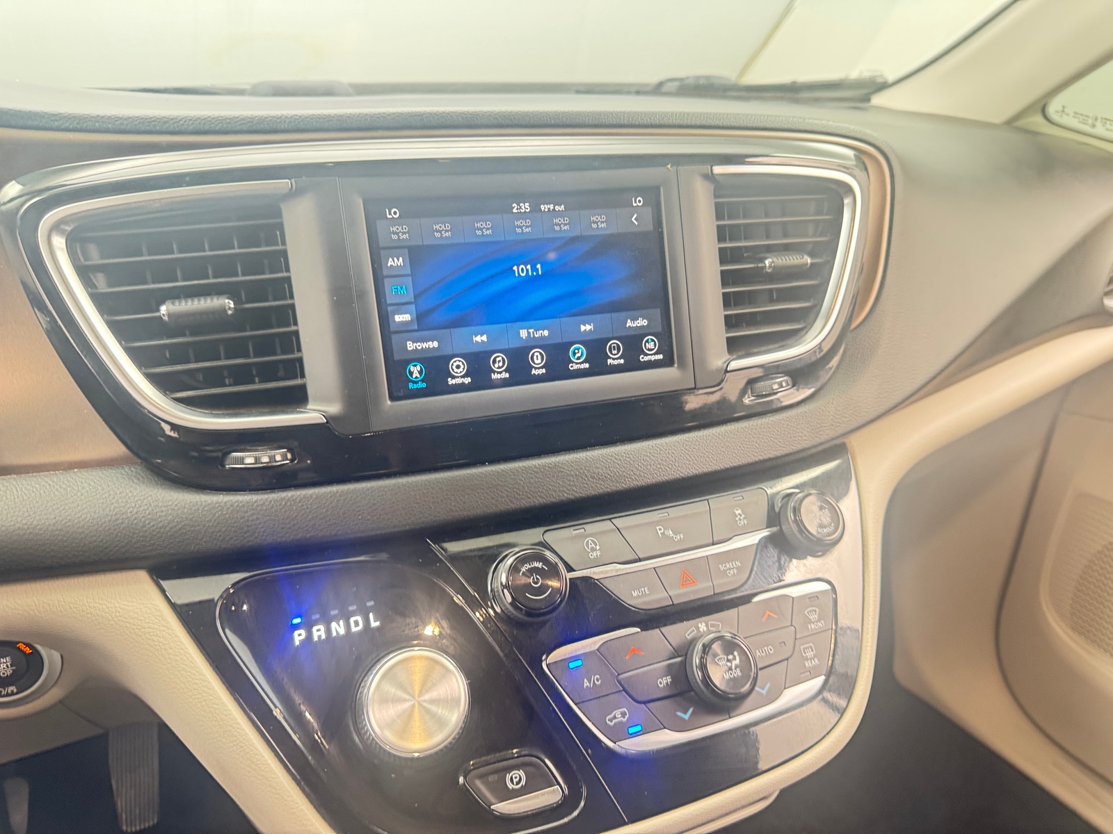 Thumbnail: 2019 Chrysler Pacifica - 4