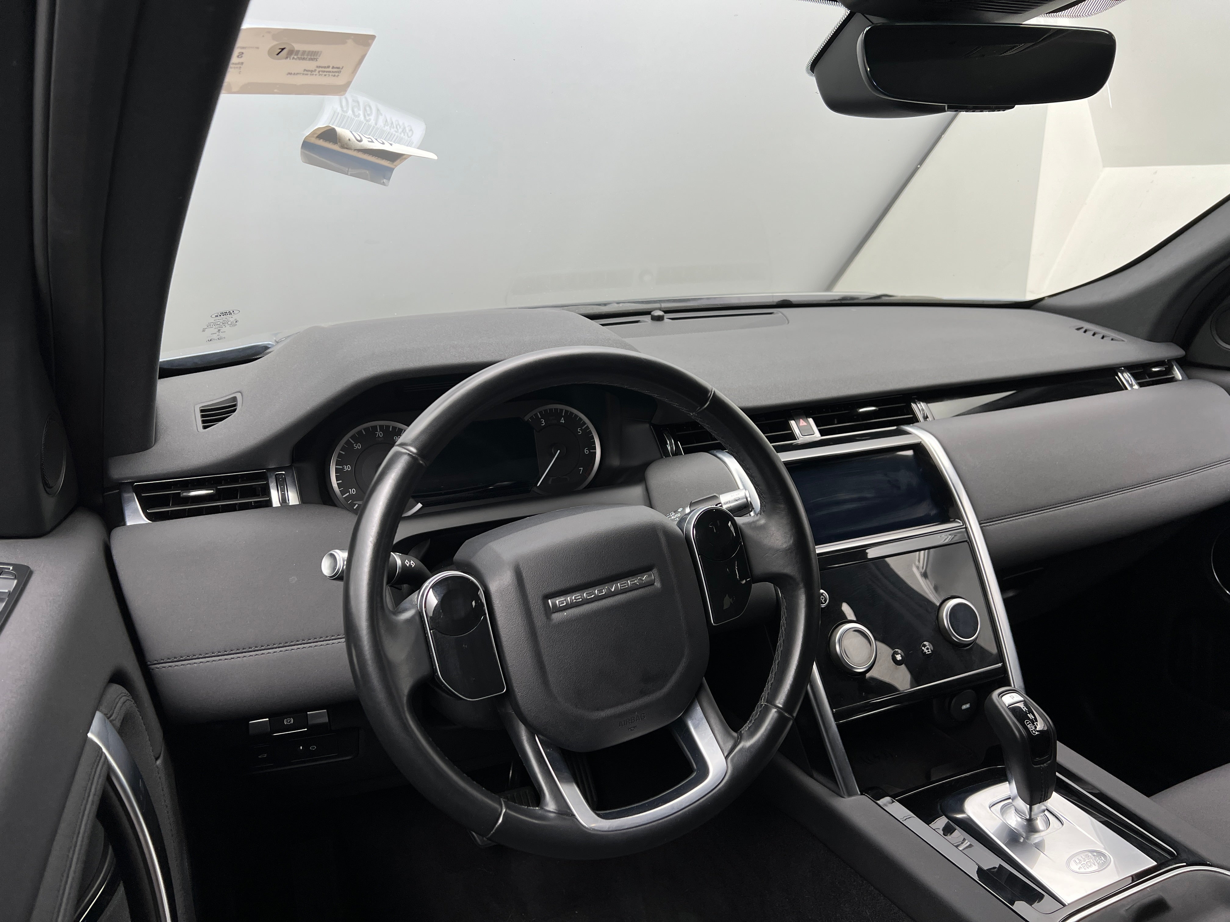 Thumbnail: 2020 Land Rover Discovery Sport - 3