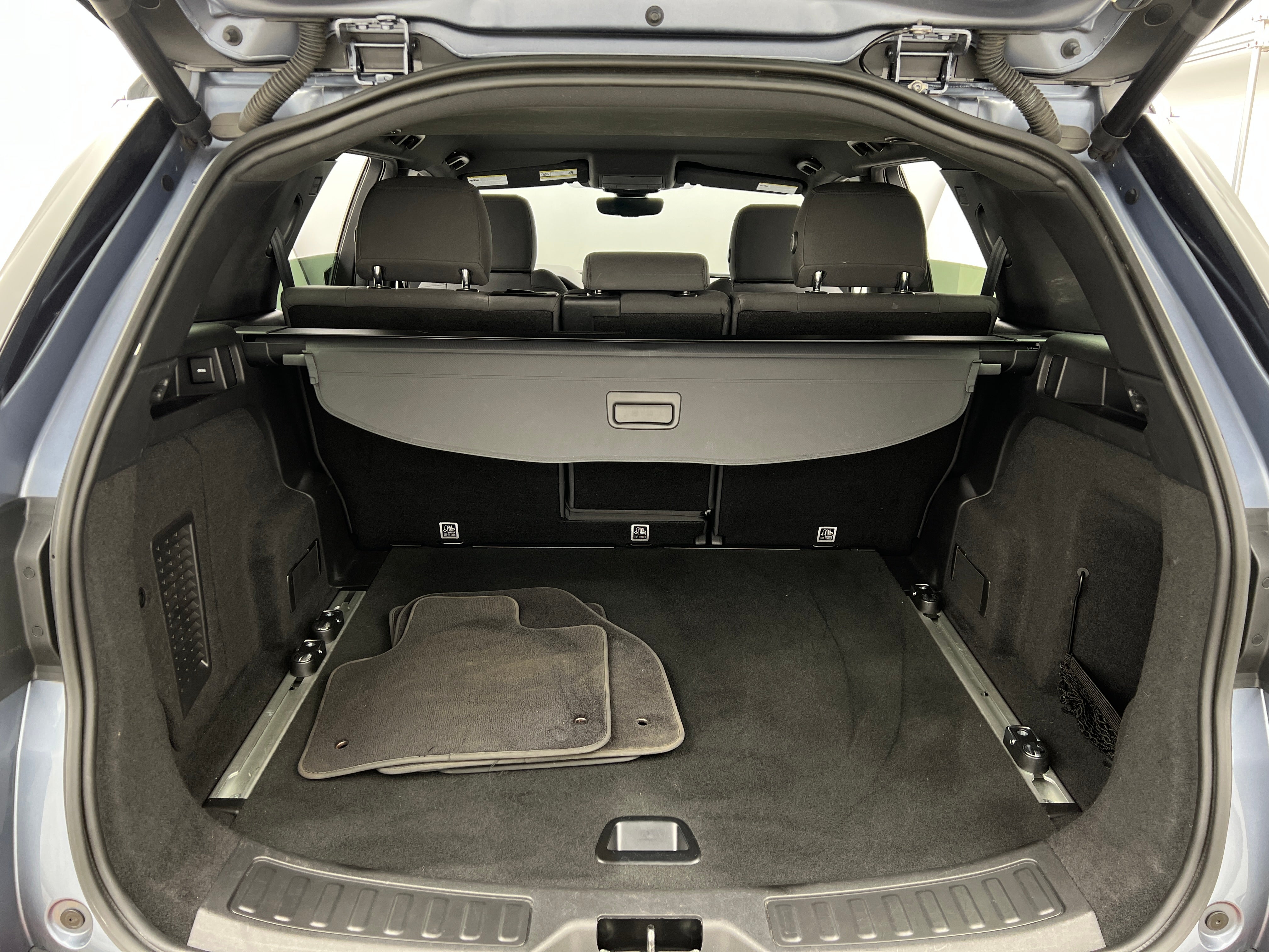 Thumbnail: 2020 Land Rover Discovery Sport - 7