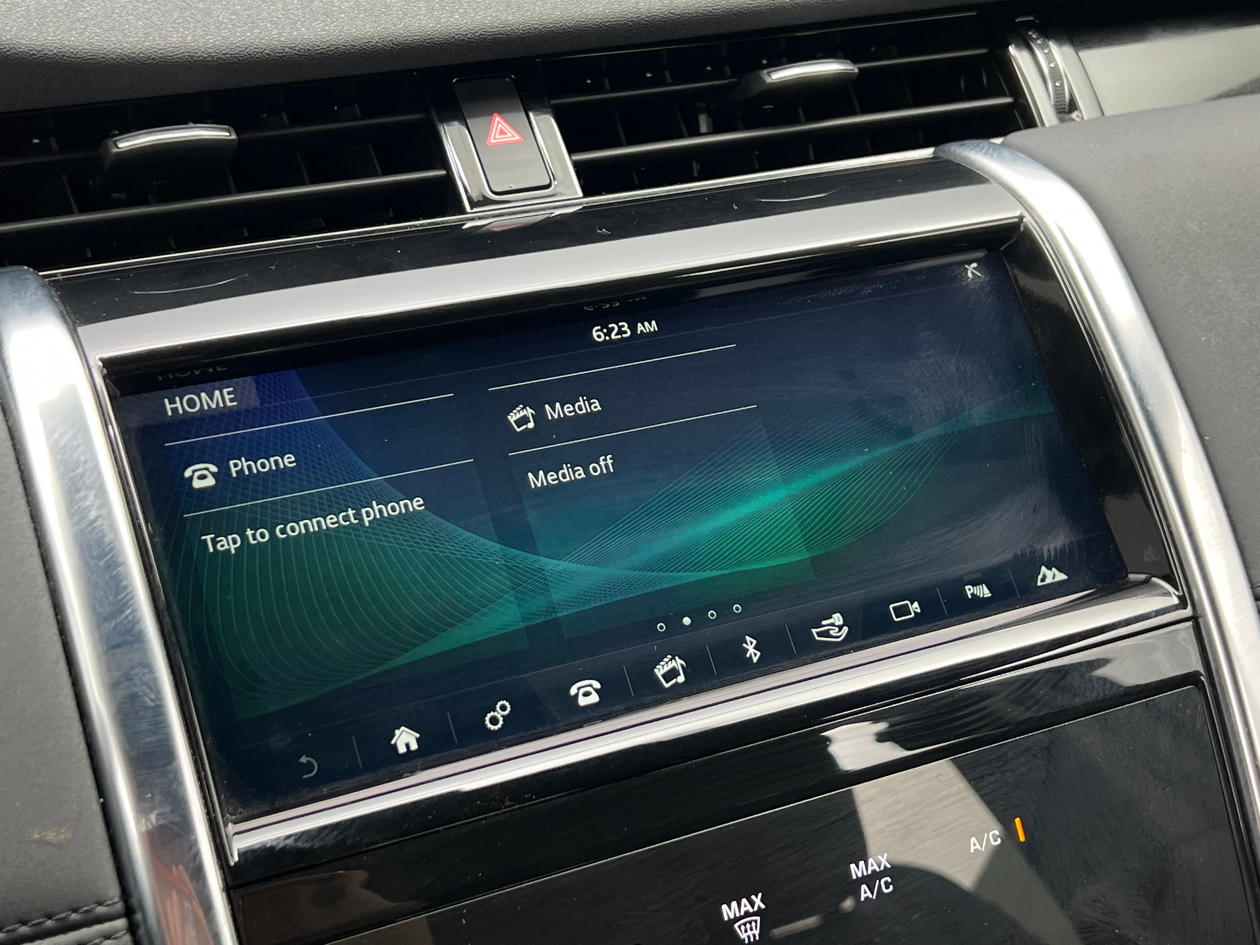 Thumbnail: 2020 Land Rover Discovery Sport - 4