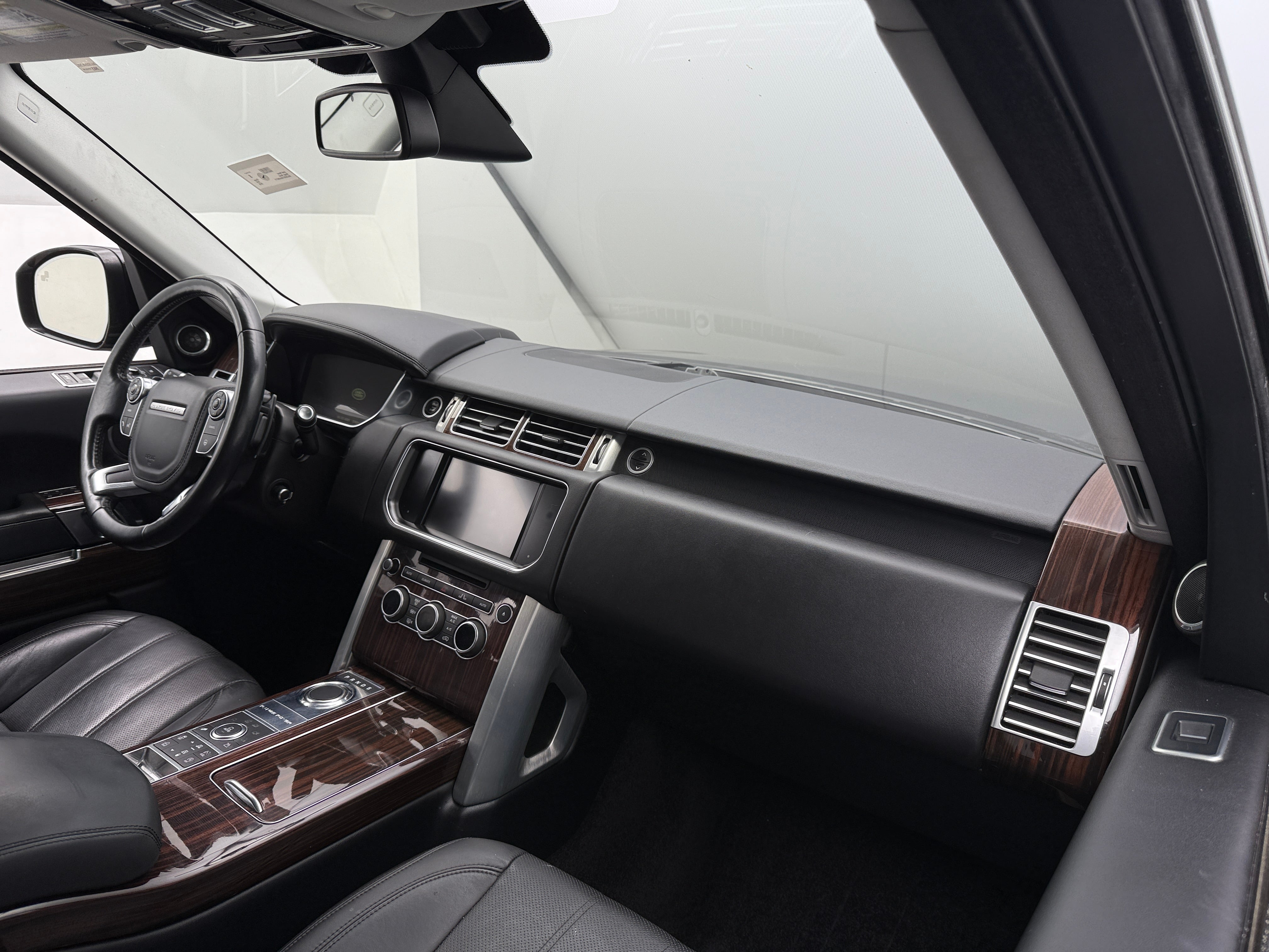 Thumbnail: 2016 Land Rover Range Rover - 2