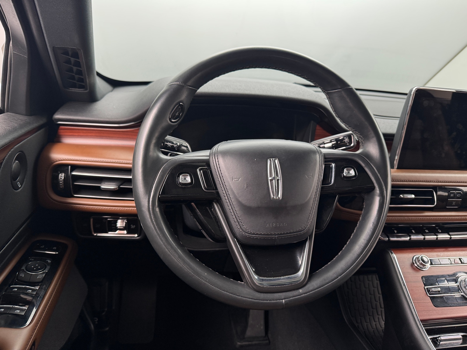 Thumbnail: 2023 Lincoln Aviator - 4