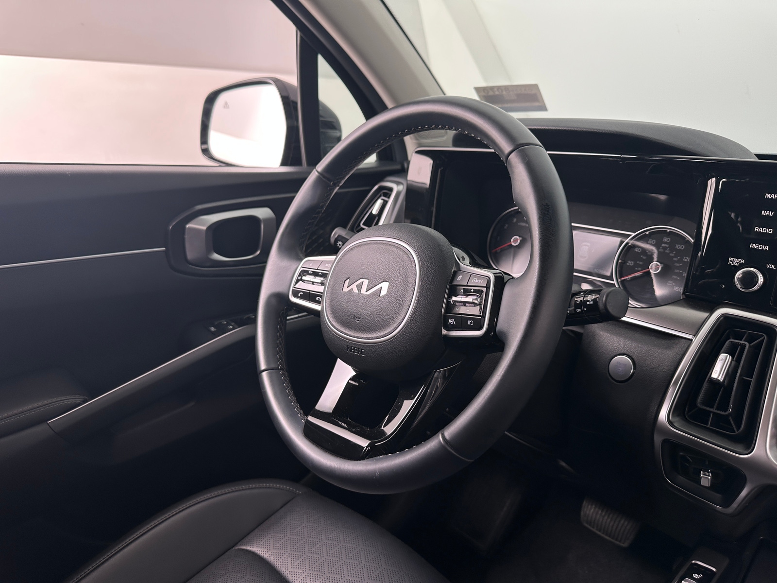 Thumbnail: 2023 Kia Sorento - 4