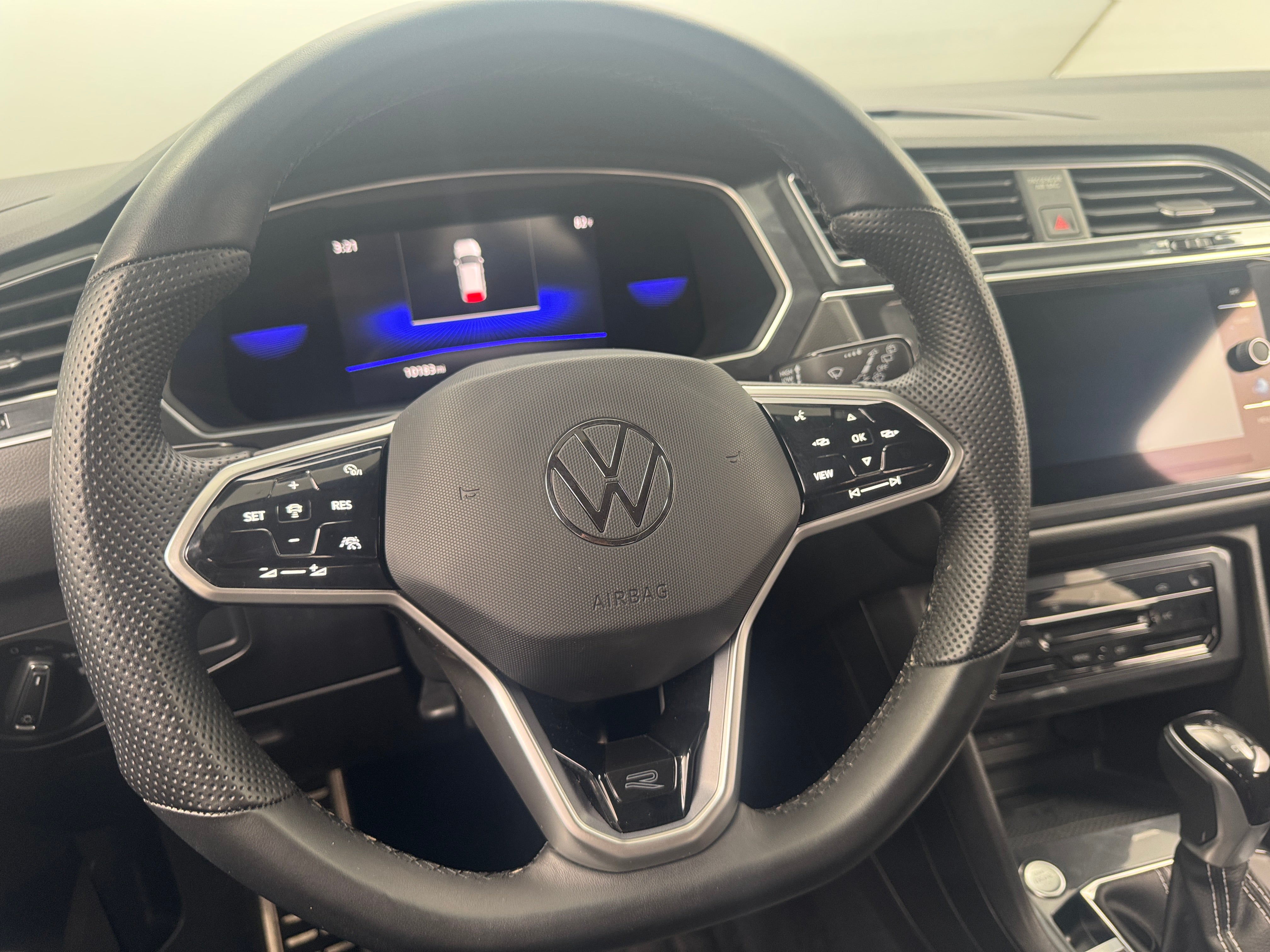 Thumbnail: 2022 Volkswagen Tiguan - 4