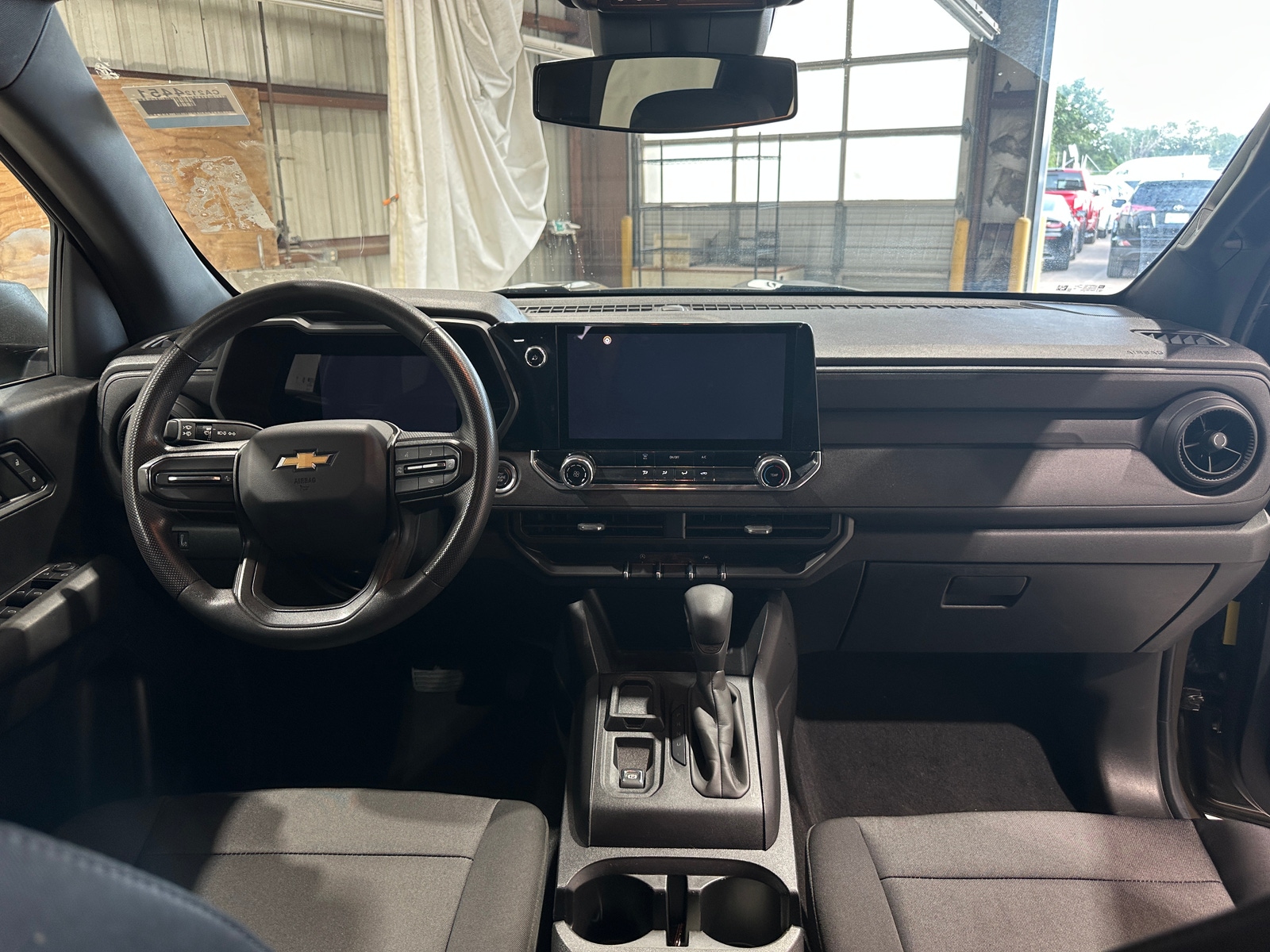 Thumbnail: 2023 Chevrolet Colorado - 3