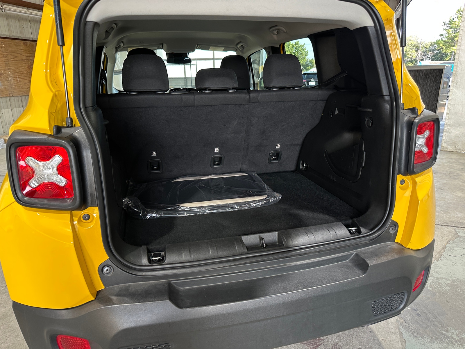 Thumbnail: 2023 Jeep Renegade - 7