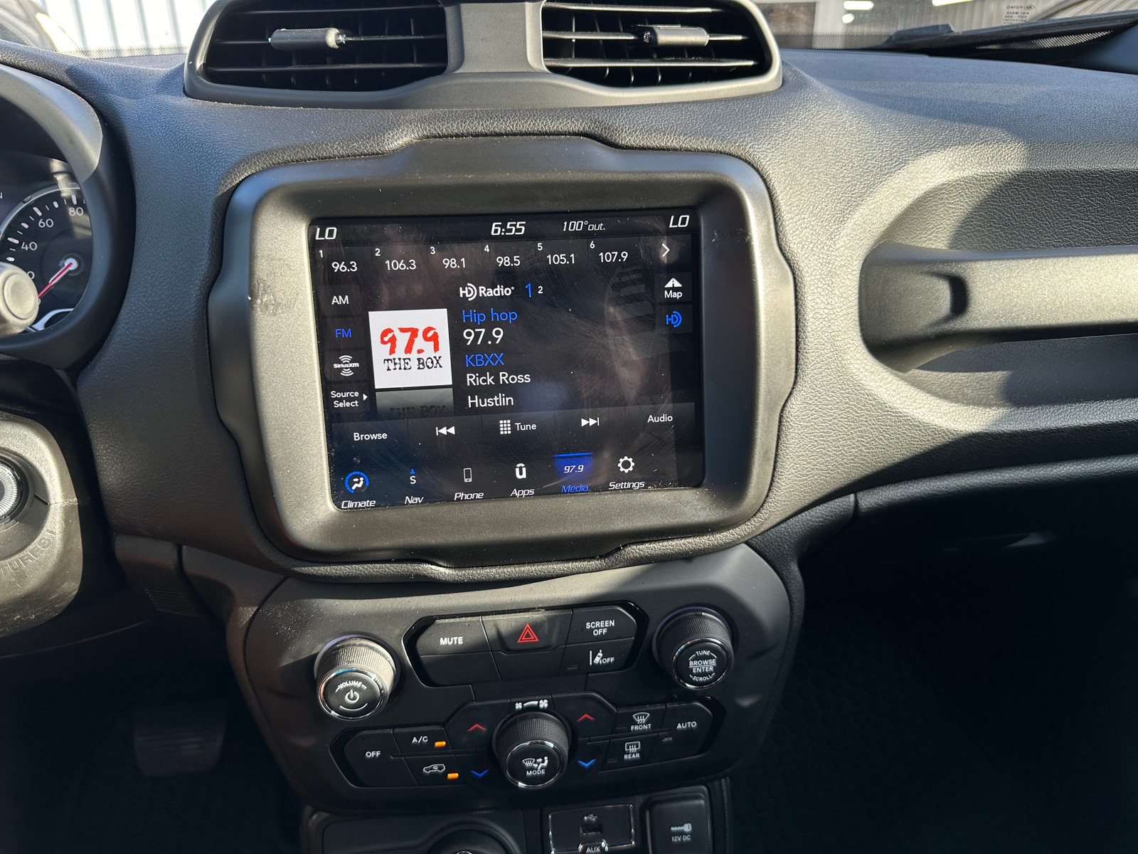 Thumbnail: 2023 Jeep Renegade - 4